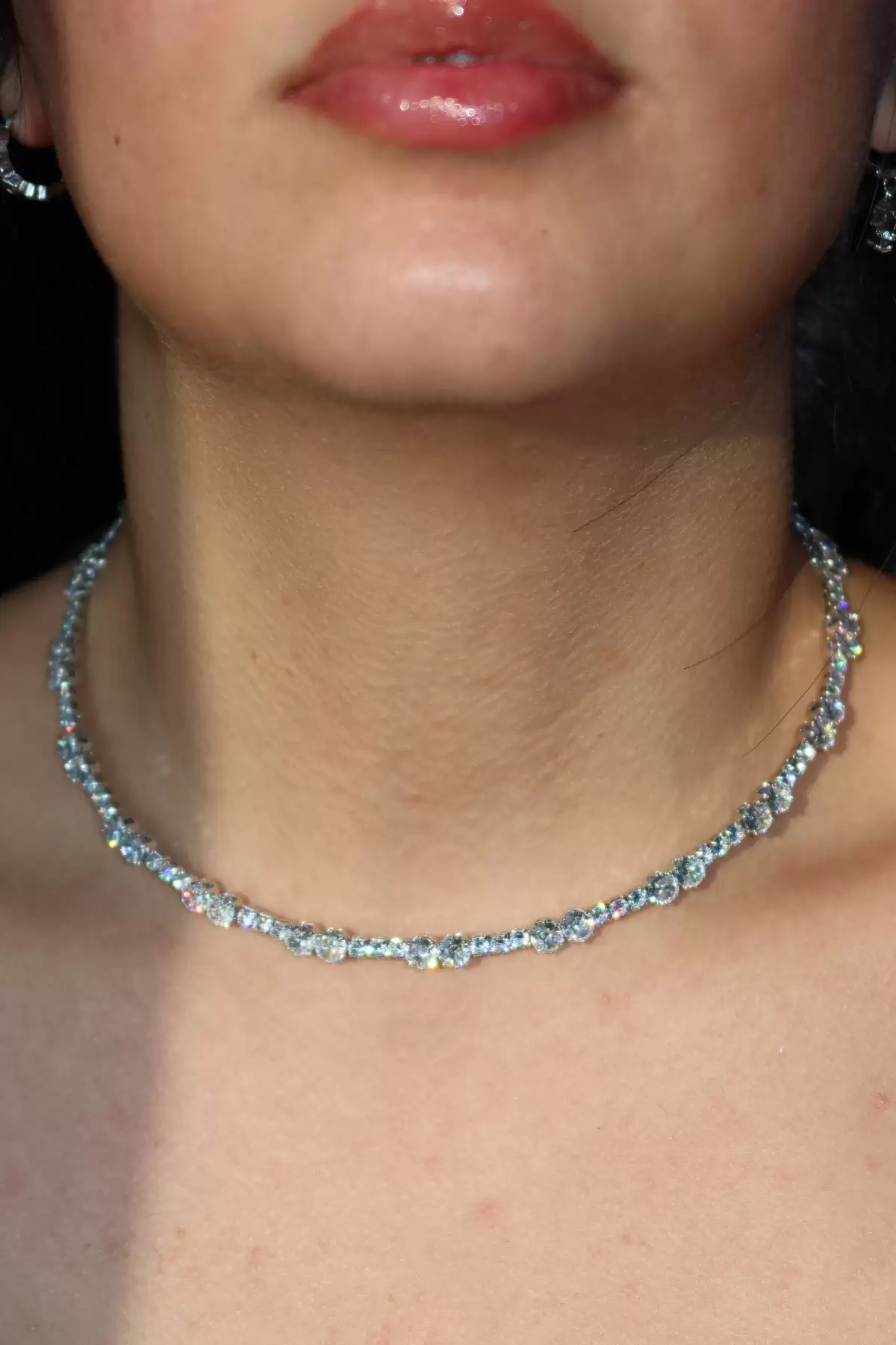 Gümüş Renk Taş Detaylı Choker Kolye