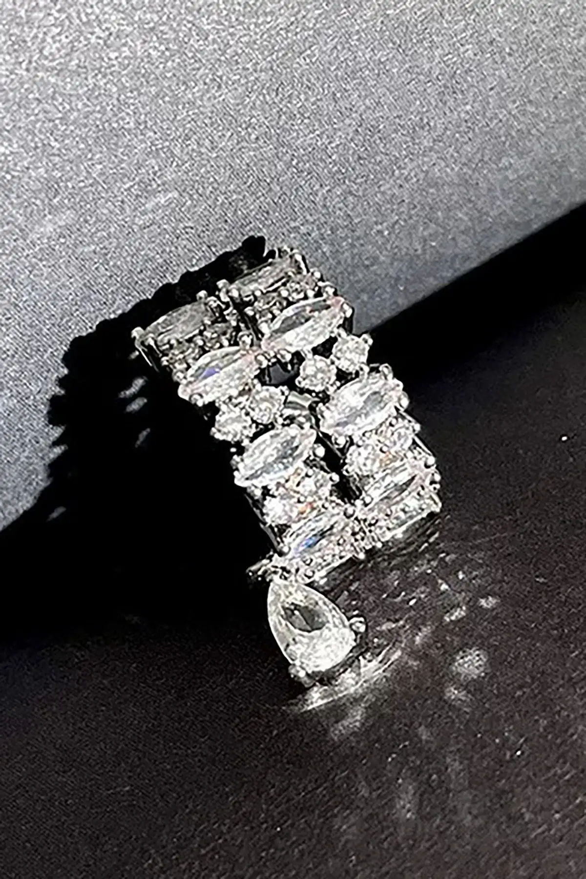 Gümüş Renk Taş Detaylı Ear Cuff (Tek)