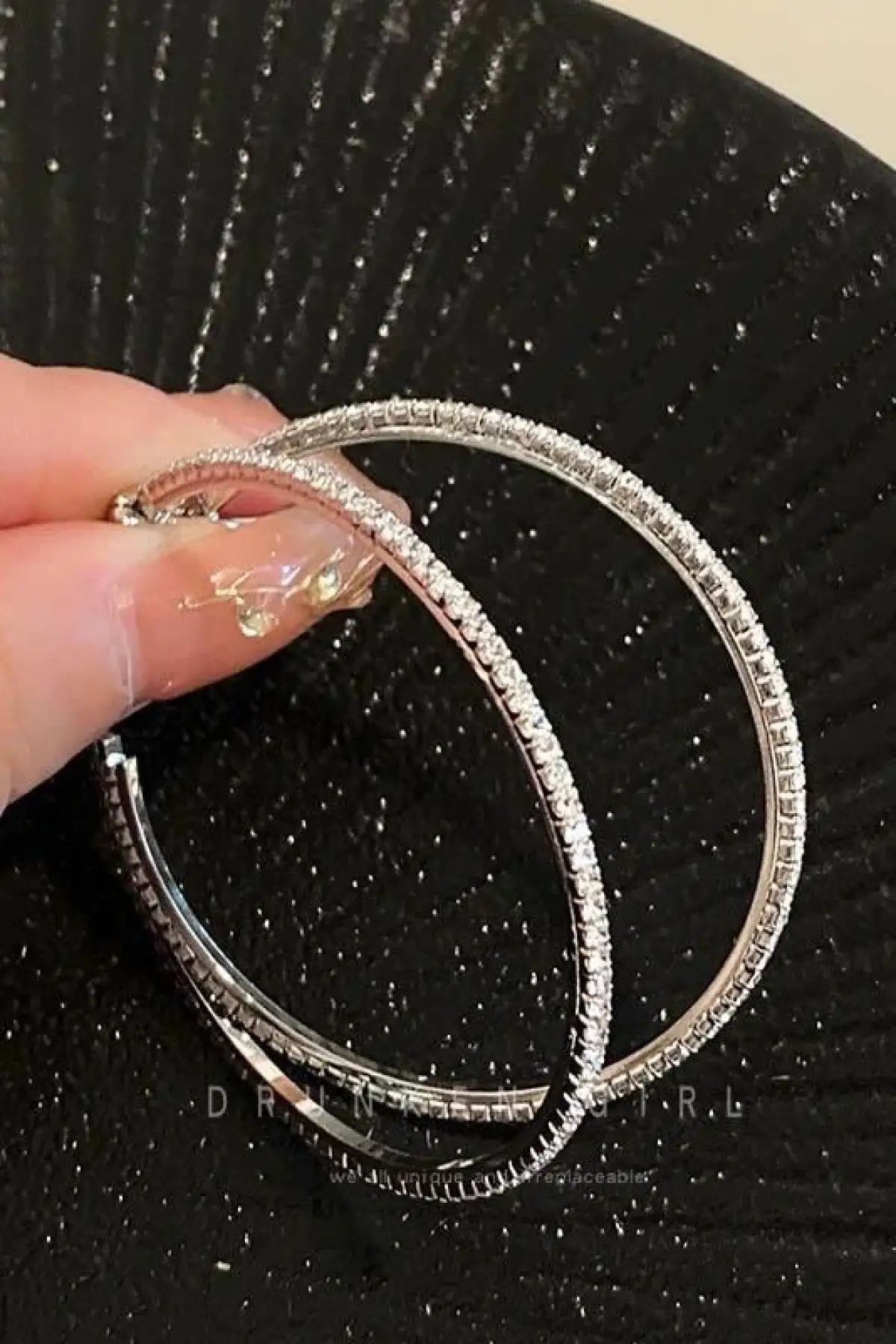 Gümüş Renk Taş Detaylı Halka Küpe (Çift)