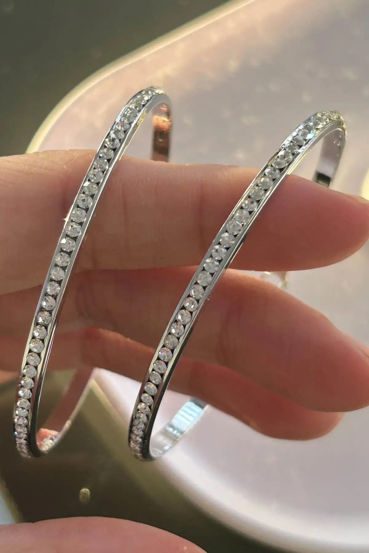 Gümüş Renk Taş Detaylı Halka Küpe (Çift)