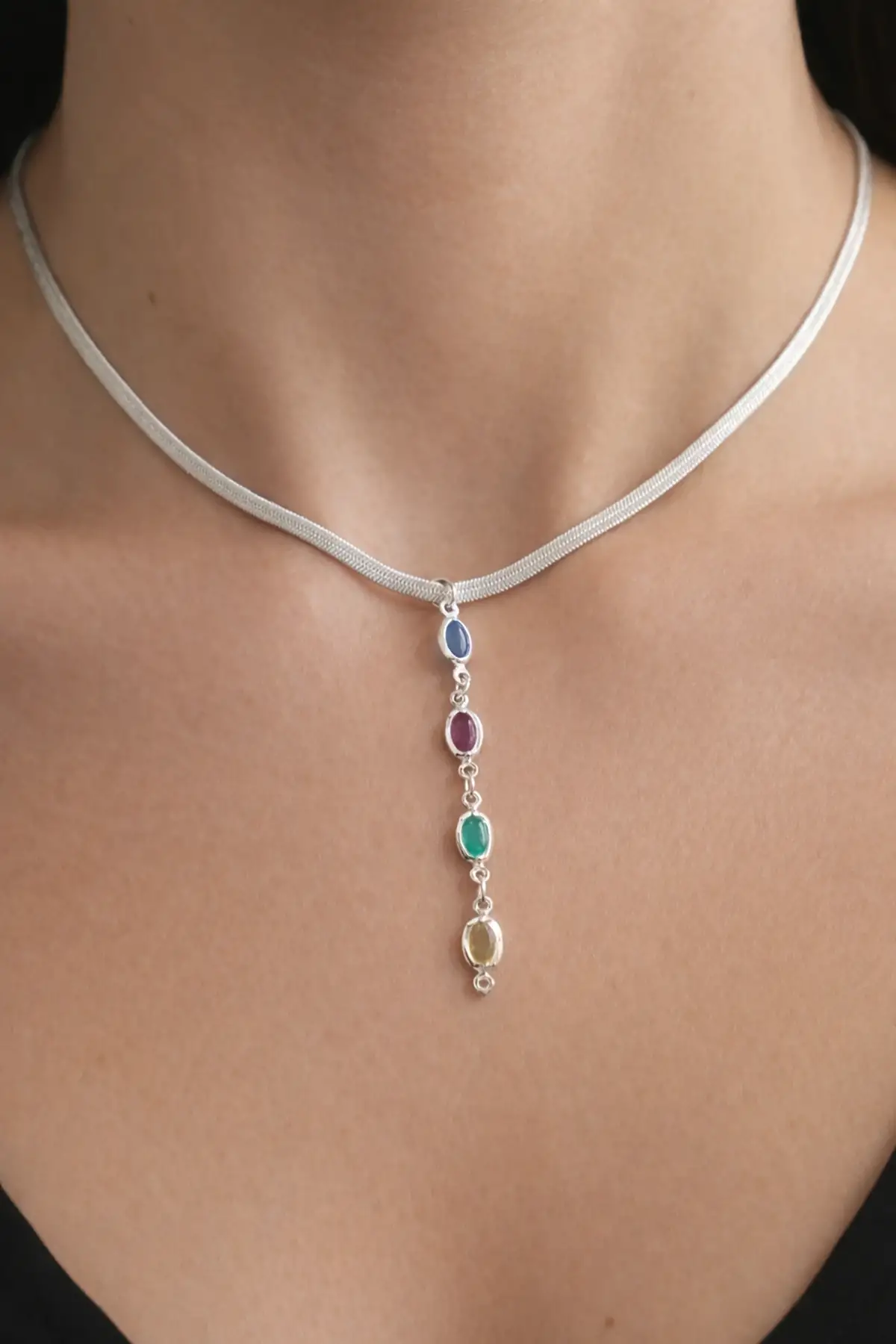 Gümüş Renk Taş Detaylı İtalyan Zincir Detaylı Çelik Kolye