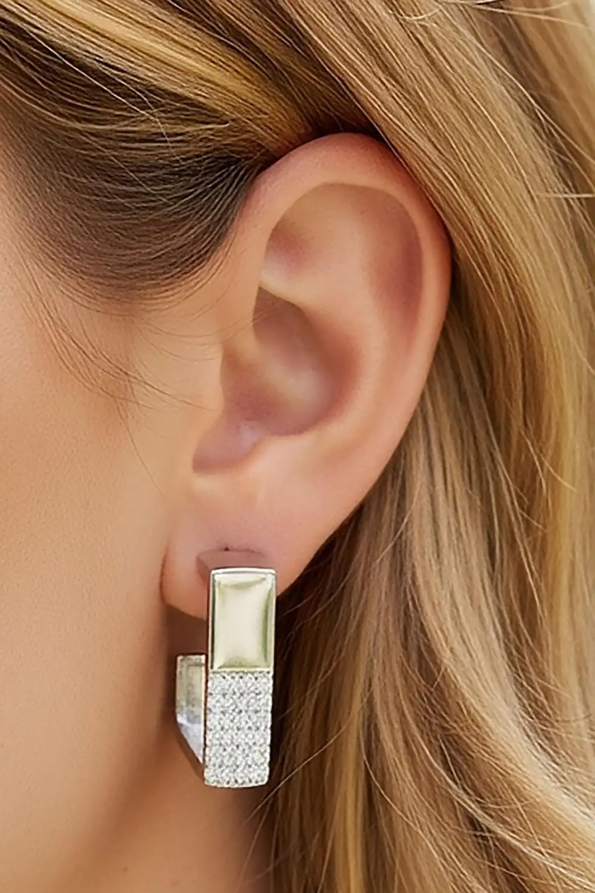 Gümüş Renk Taş Detaylı Küpe (Çift)