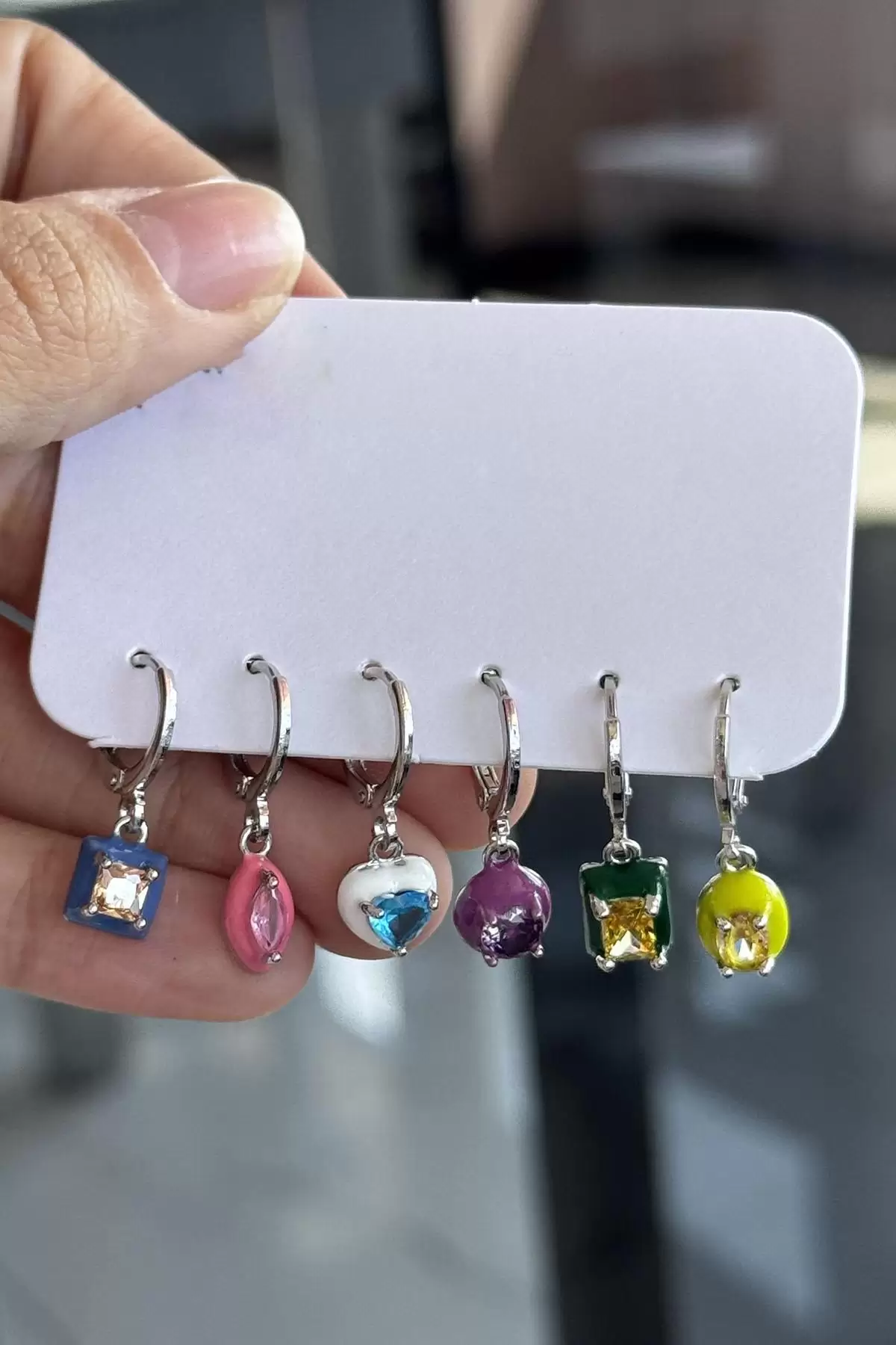 Gümüş Renk Taş Detaylı Küpe Set
