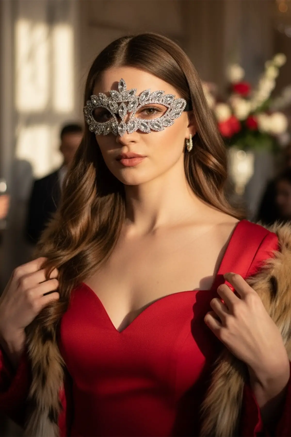 Gümüş Renk Taş Detaylı Parti Maskesi