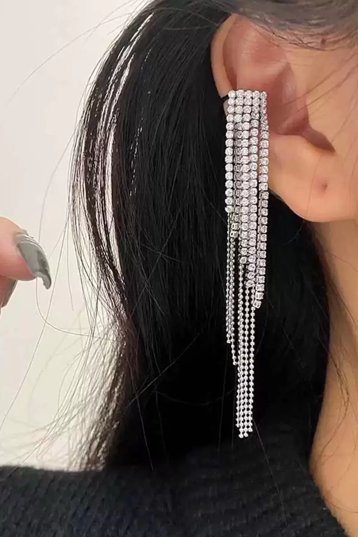 Gümüş Renk Taş Detaylı Sallantılı Ear Cuff (Tek)