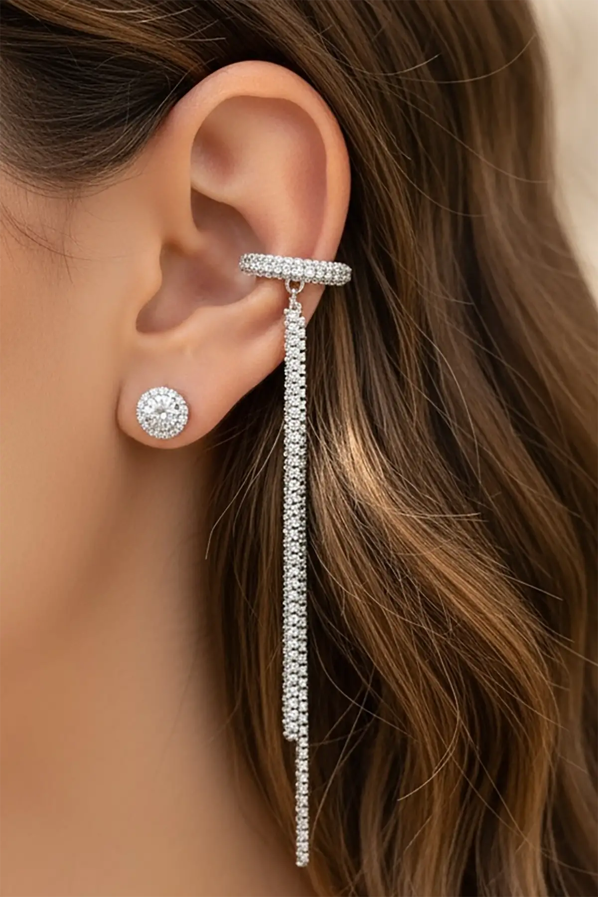 Gümüş Renk Taş Detaylı Sallantılı Ear Cuff (Tek)