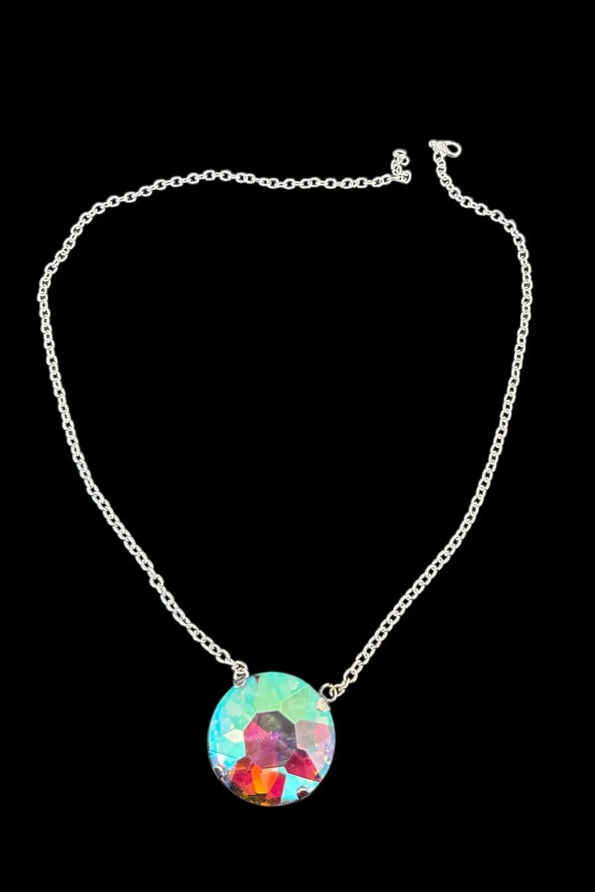 Gümüş Renk Taş Detaylı Tasarım Abiye Kolye