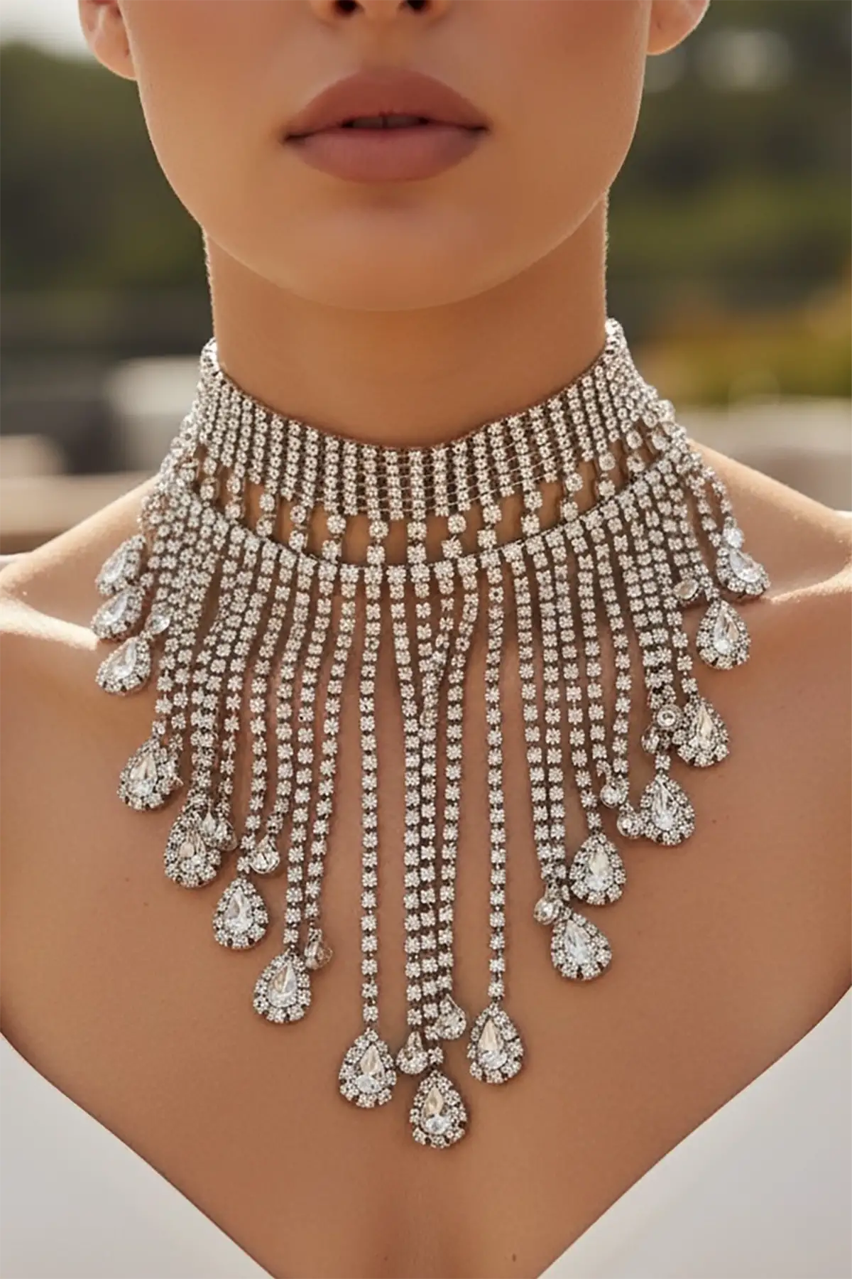 Gümüş Renk Taş Detaylı Tasarım Abiye Kolye