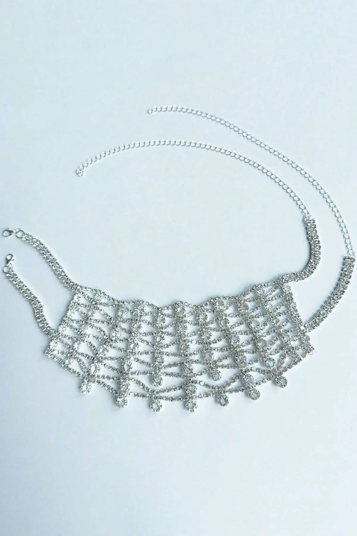 Gümüş Renk Taş Detaylı Tasarım Abiye Kolye