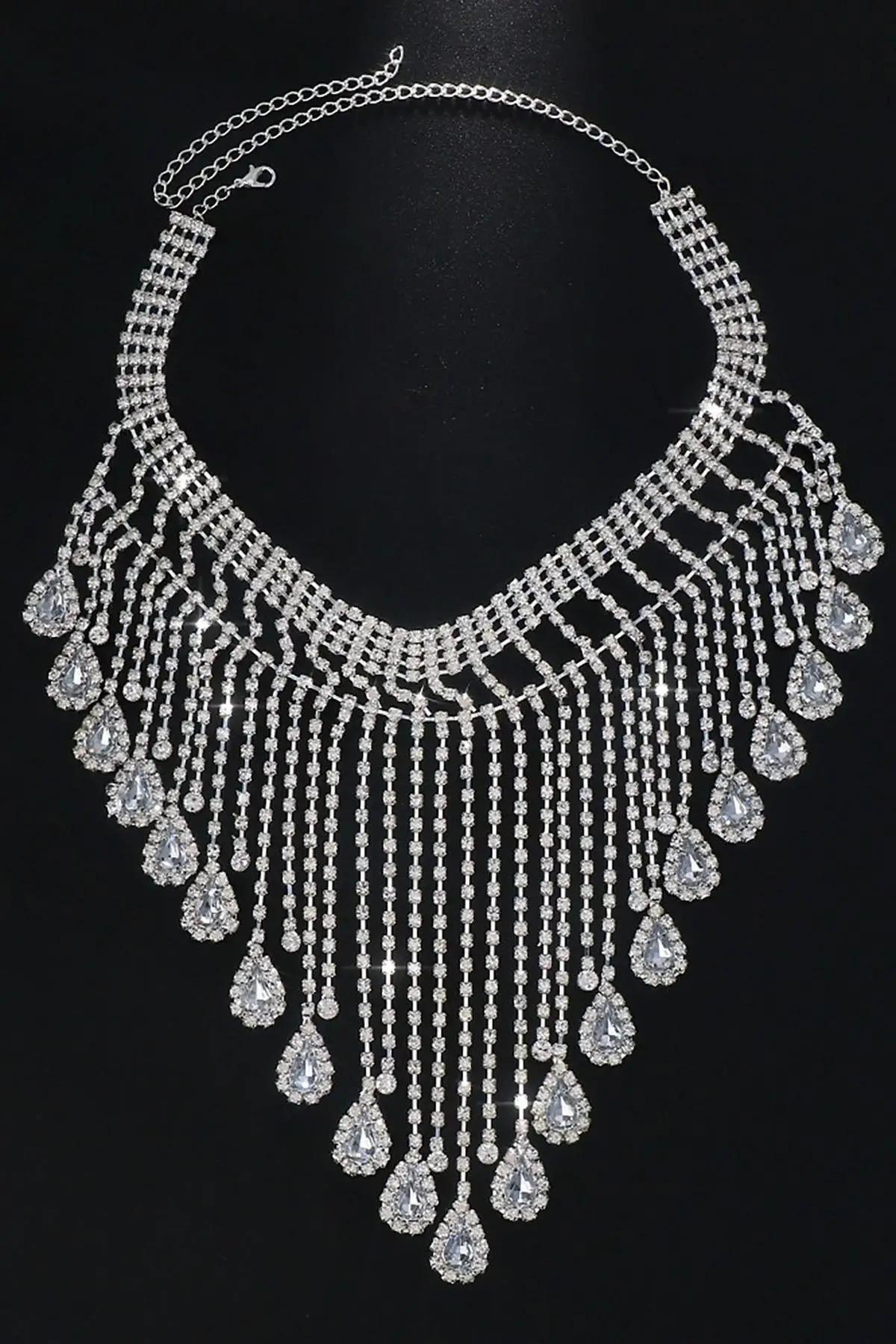 Gümüş Renk Taş Detaylı Tasarım Abiye Kolye