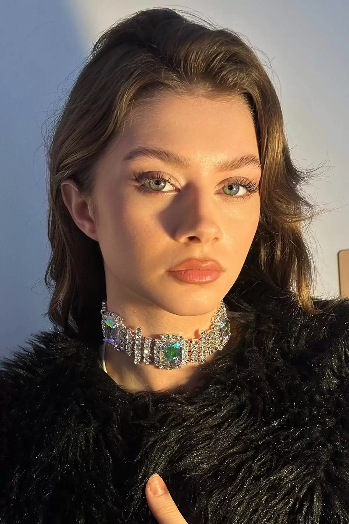 Gümüş Renk Taş Detaylı Tasarım Choker Kolye