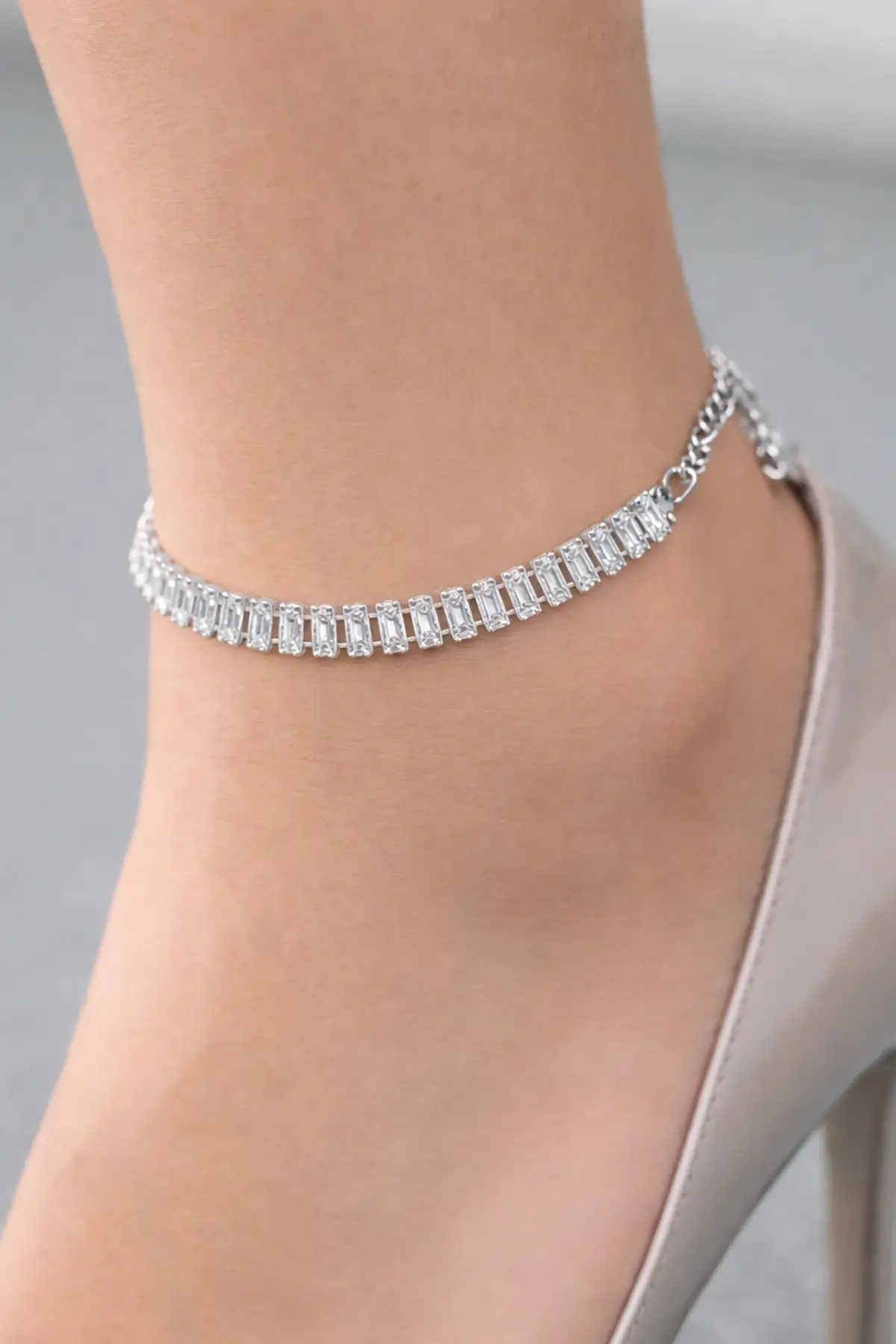 Gümüş Renk Taş Detaylı Tasarım Halhal