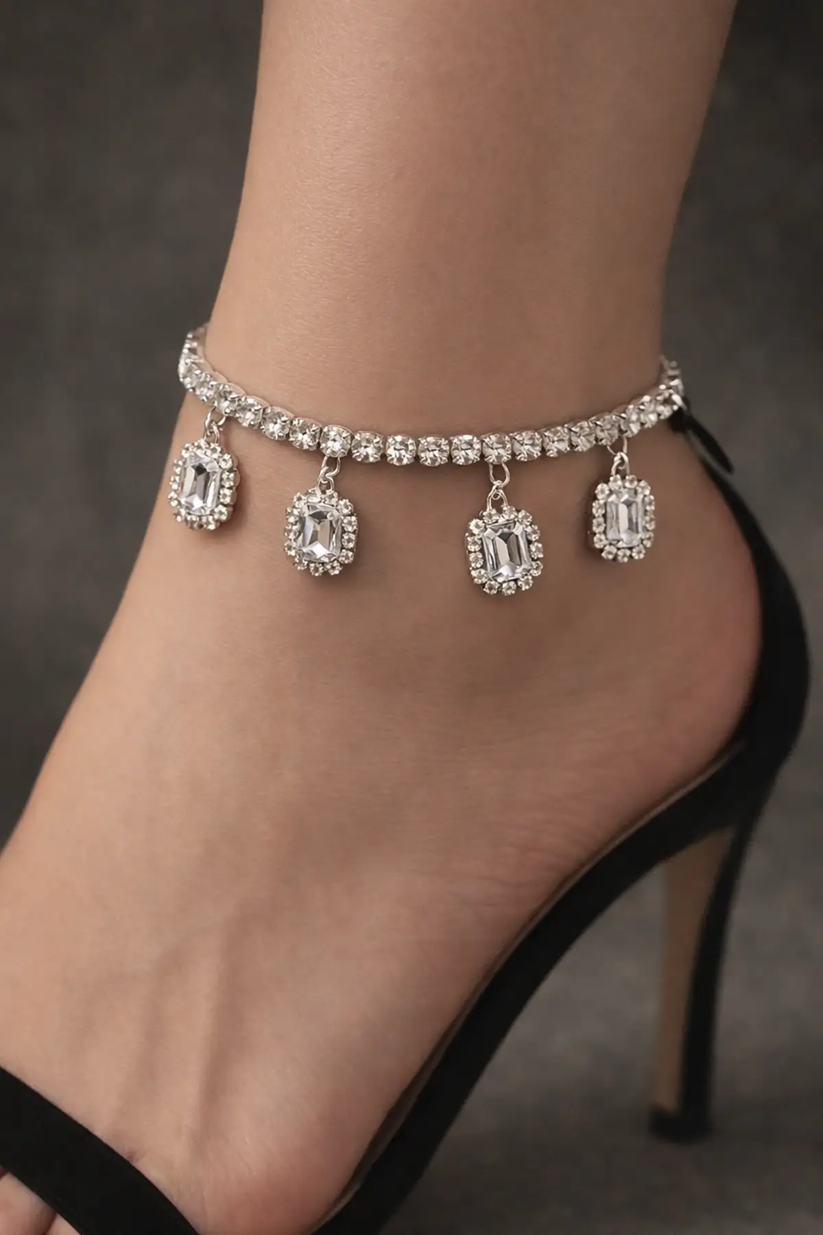 Gümüş Renk Taş Detaylı Tasarım Halhal