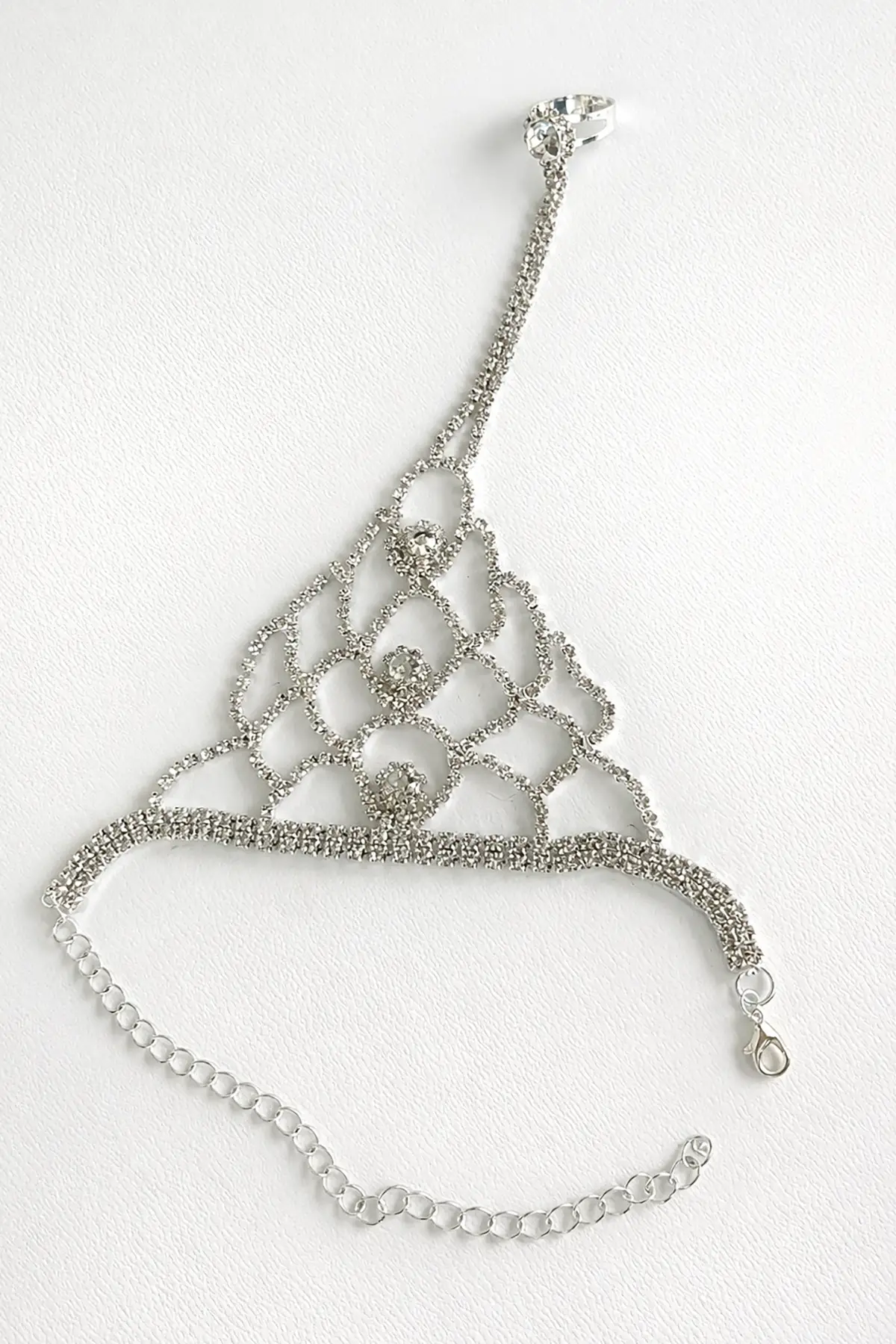 Gümüş Renk Taş Detaylı Tasarım Şahmeran