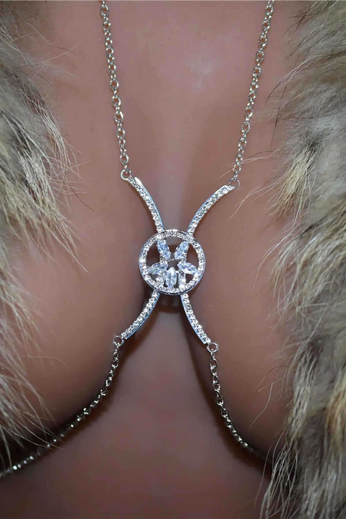 Gümüş Renk Taş Detaylı Tasarım Vücut Aksesuar