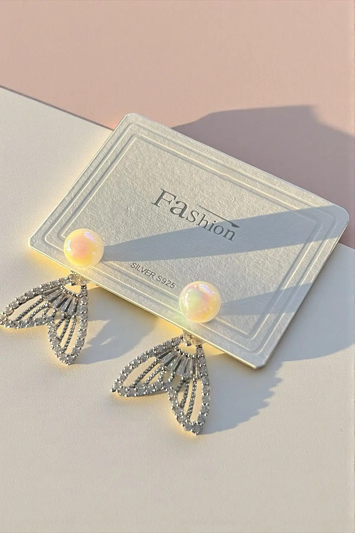 Gümüş Renk Taş Ve İnci Detaylı 14K Altın Kaplama Küpe (Çift)