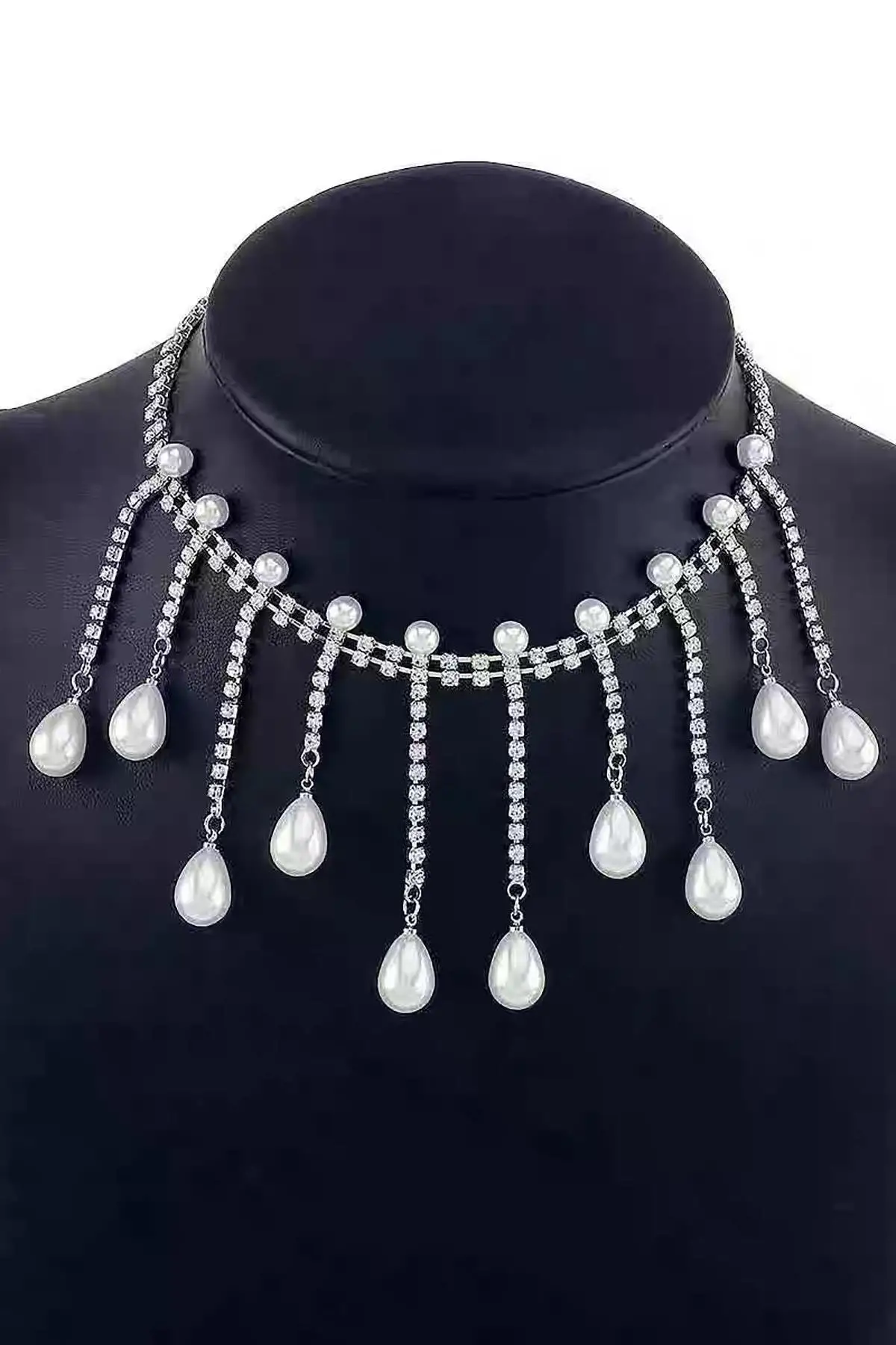 Gümüş Renk Taş Ve İnci Detaylı Tasarım Abiye Kolye