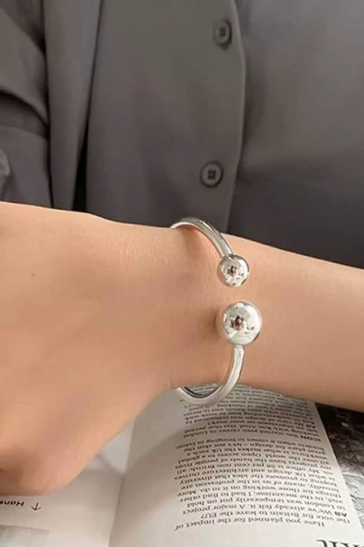 Gümüş Renk Top Detaylı Çelik Kelepçe Bileklik