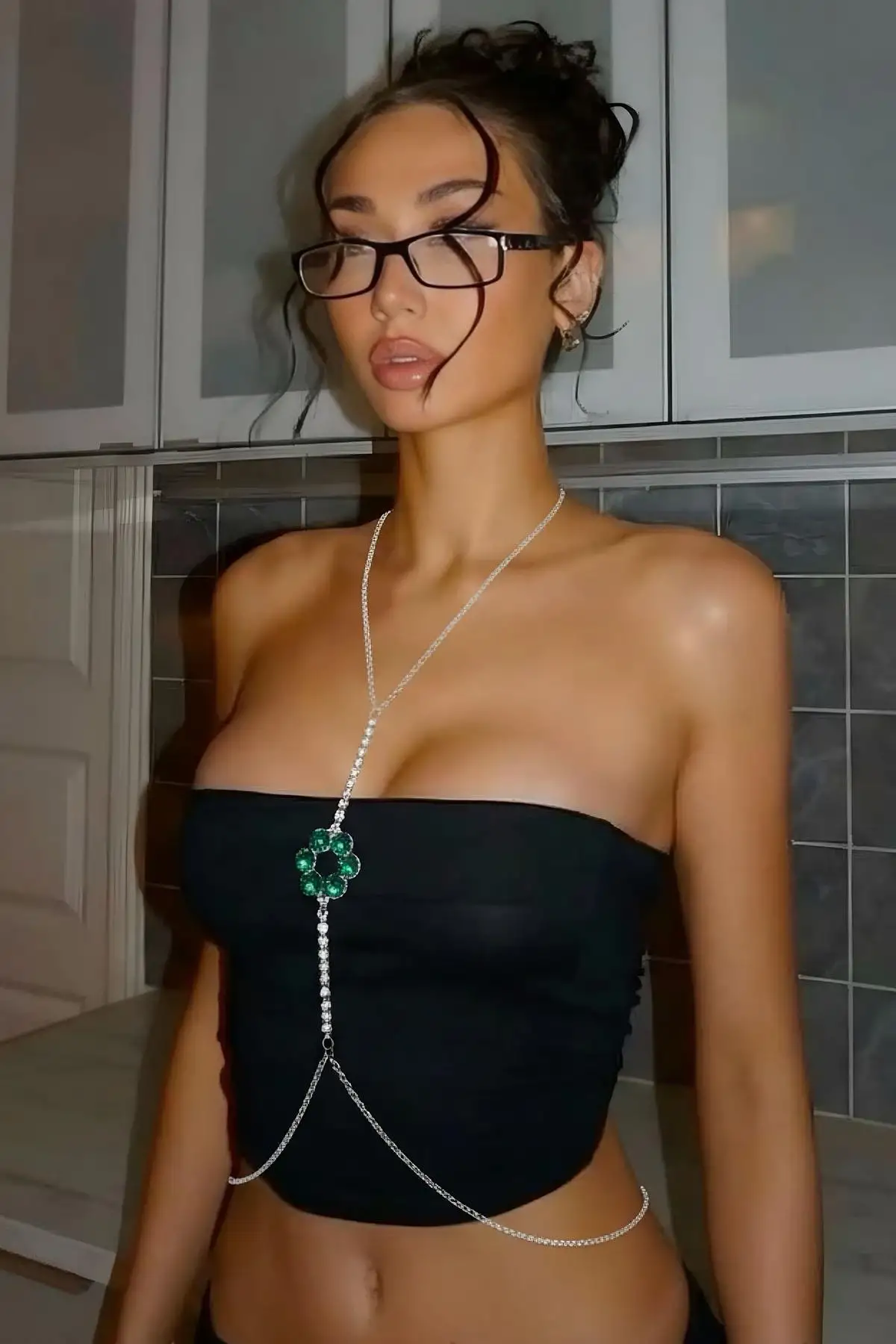 Gümüş Renk Yeşil Taş Detaylı Tasarım Vücut Aksesuar