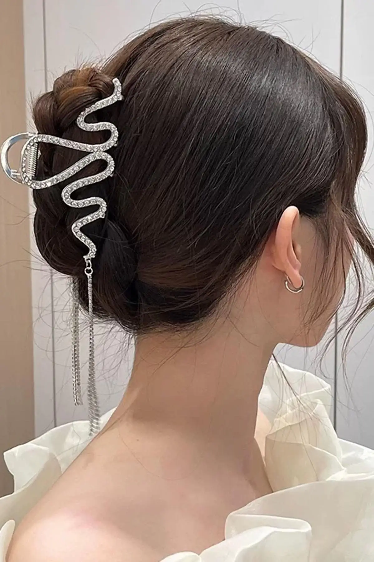 Gümüş Renk Yılan Figürlü Taş Detaylı Sallantılı Metal Mandal Toka