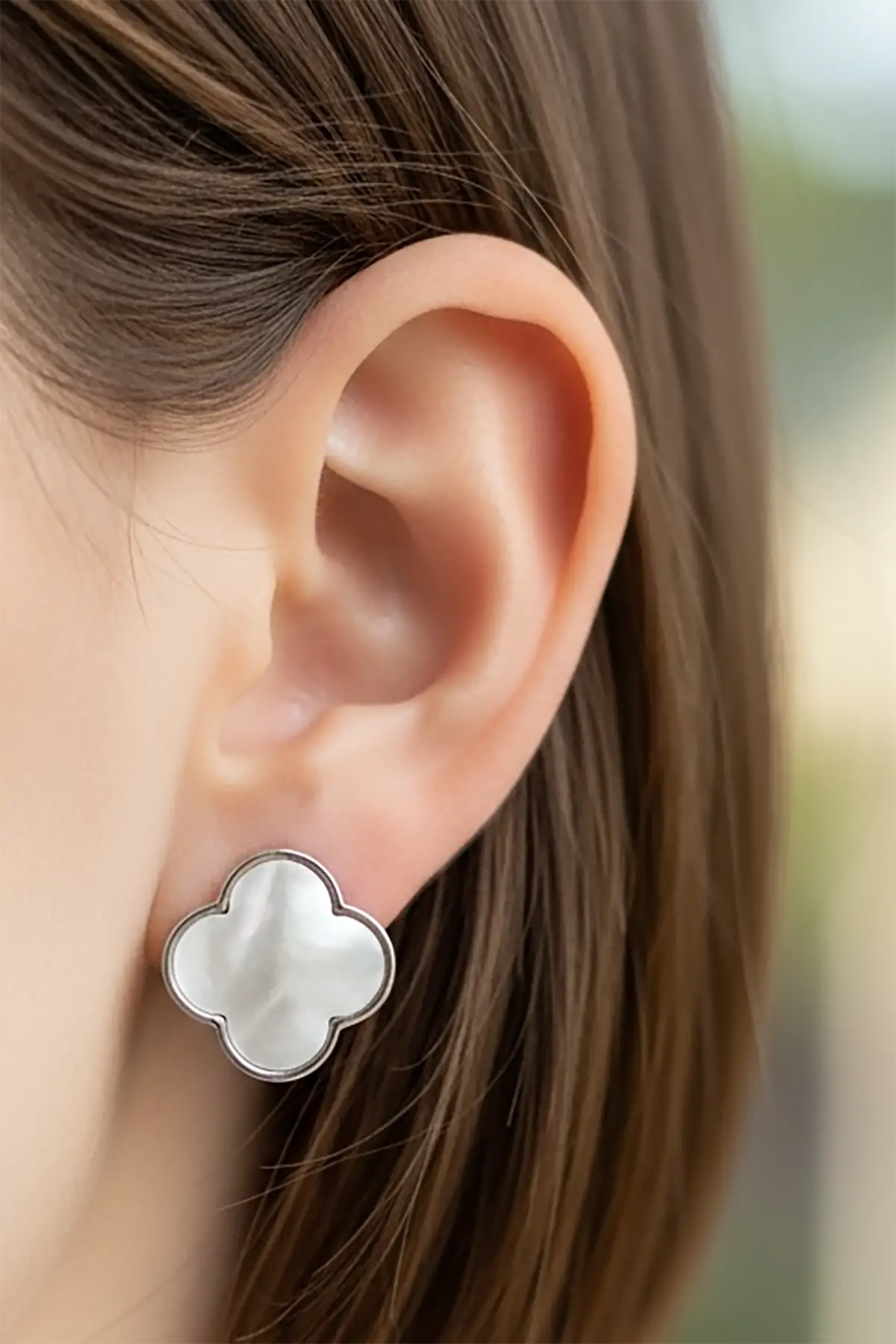 Gümüş Renk Yonca Figürlü Küpe (Çift)