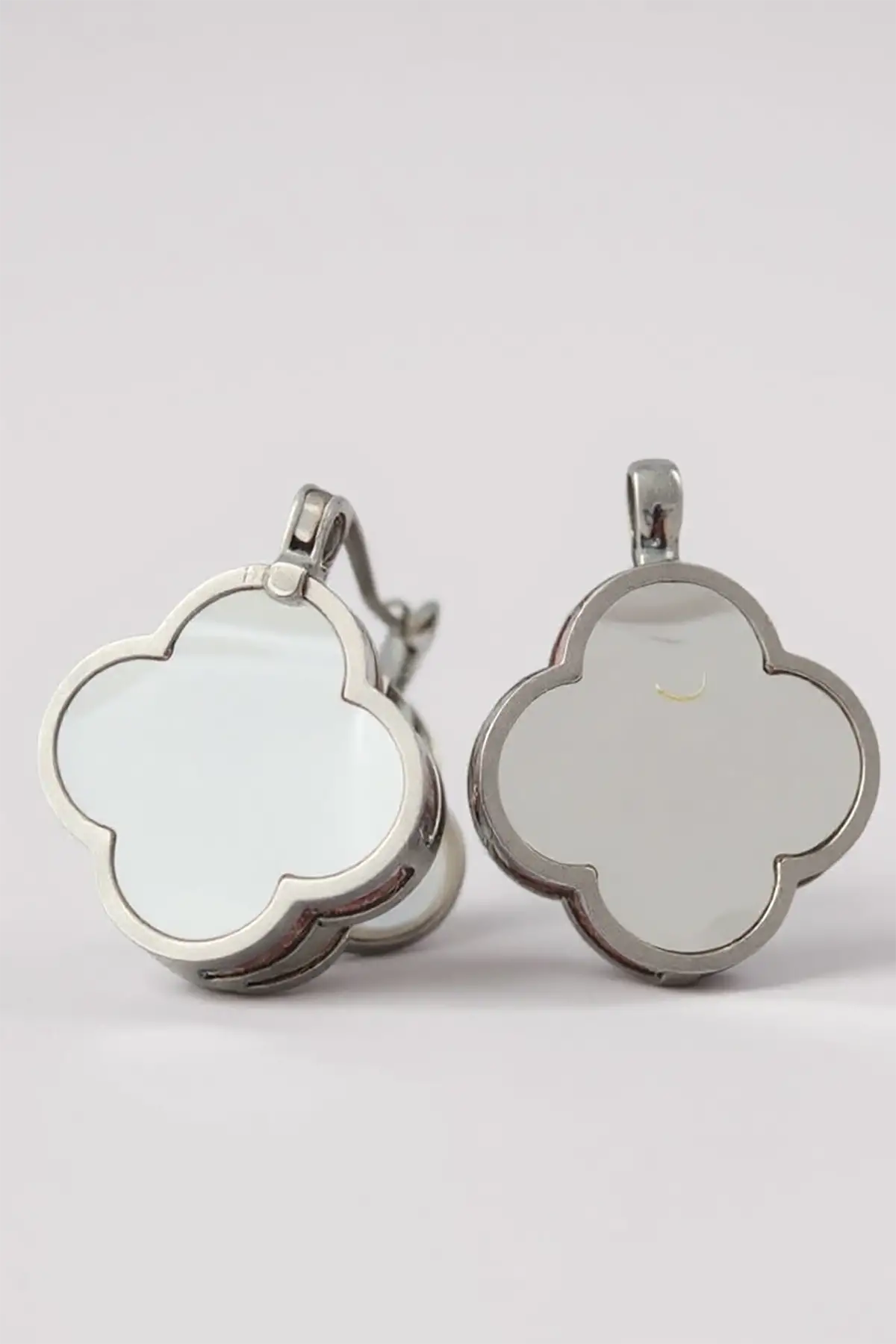 Gümüş Renk Yonca Figürlü Küpe (Çift)