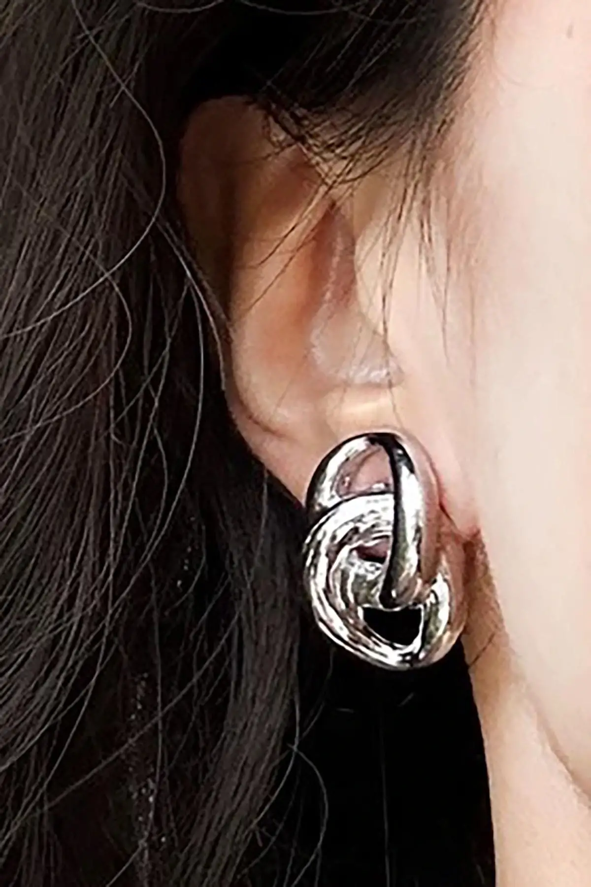 Gümüş Renk Zincir Detaylı Çelik Küpe (Çift)