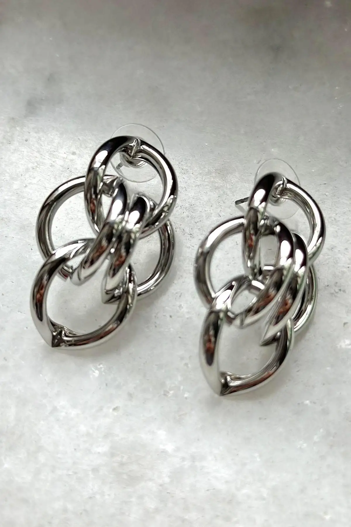 Gümüş Renk Zincir Detaylı Çelik Küpe (Çift)