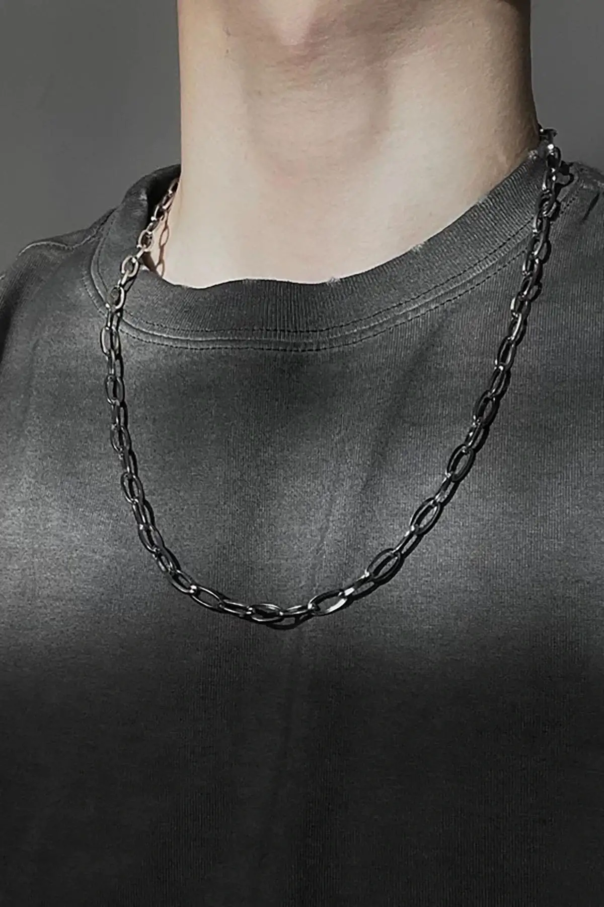 Gümüş Renk Zincir Detaylı Unisex Çelik Kolye