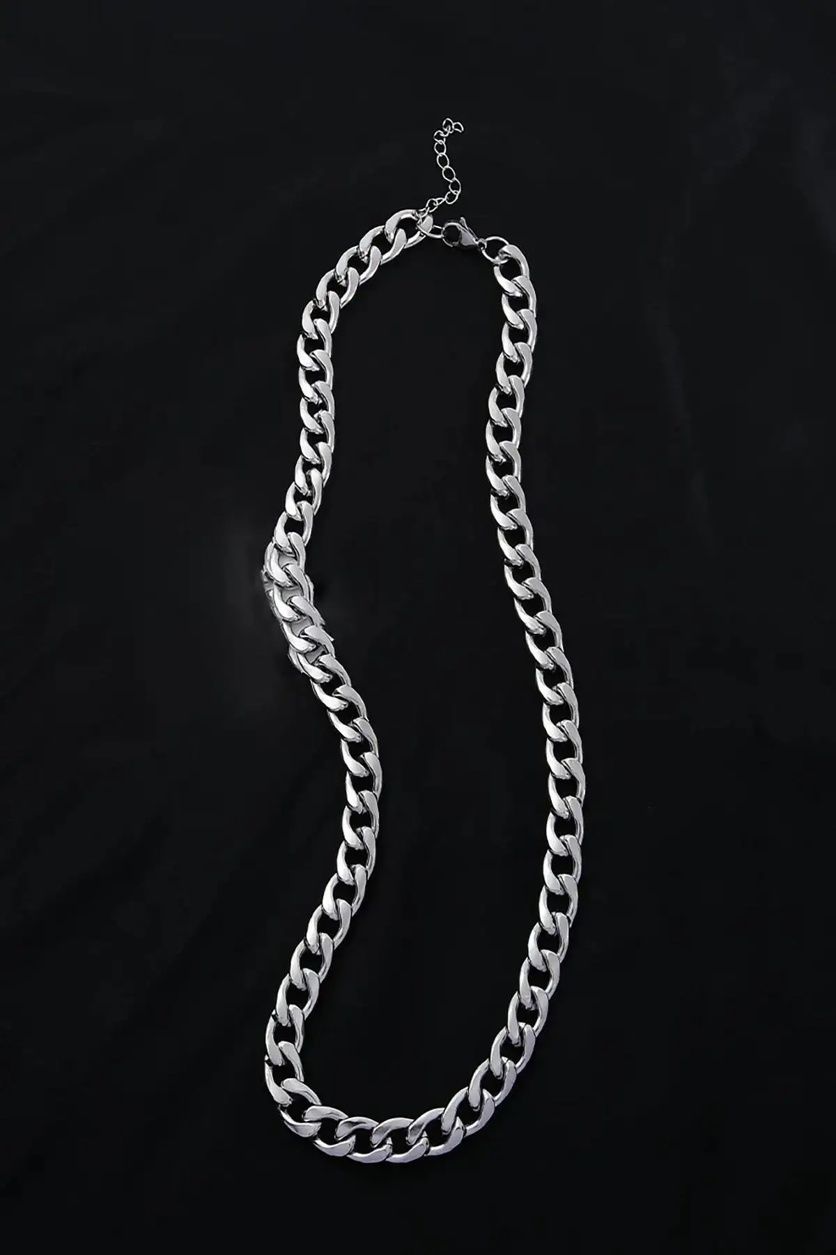 Gümüş Renk Zincir Detaylı Unisex Çelik Kolye