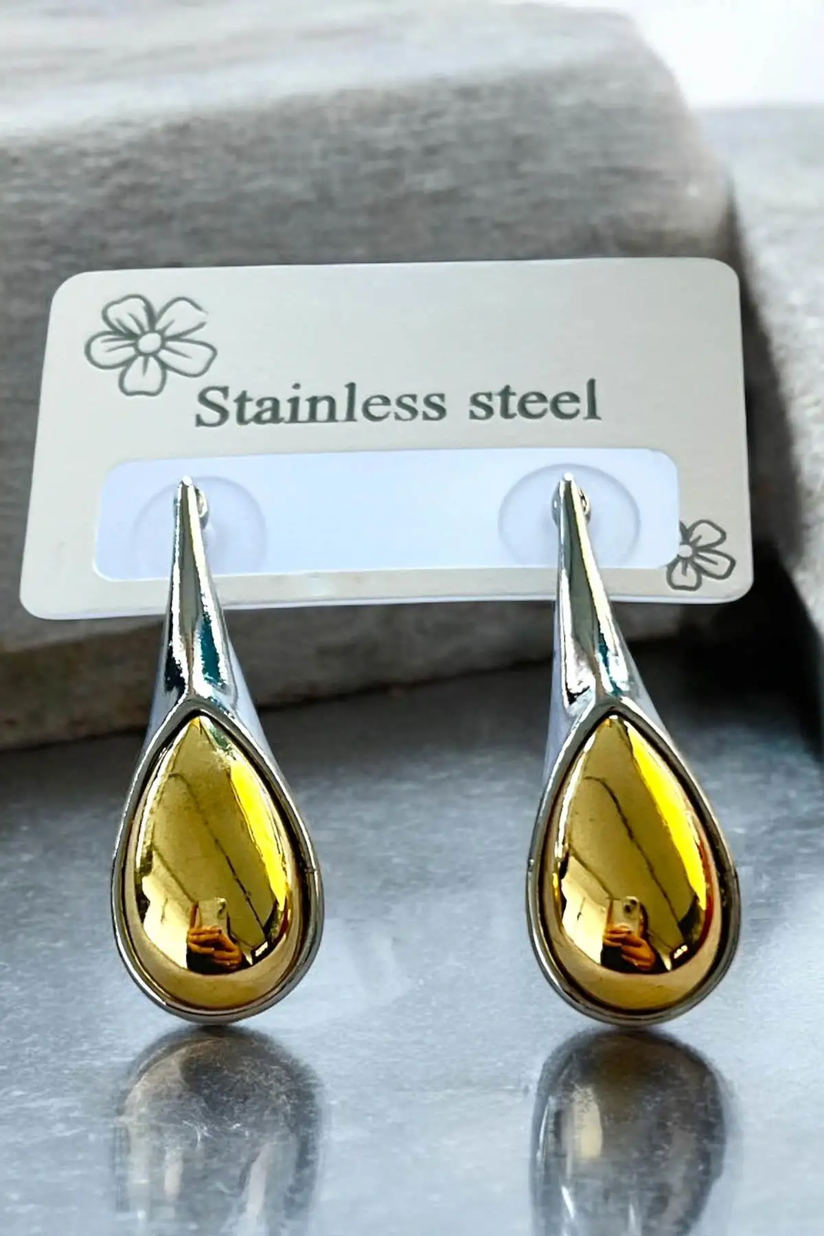 Gümüş ve Altın Renk Çelik Küpe (Çift)