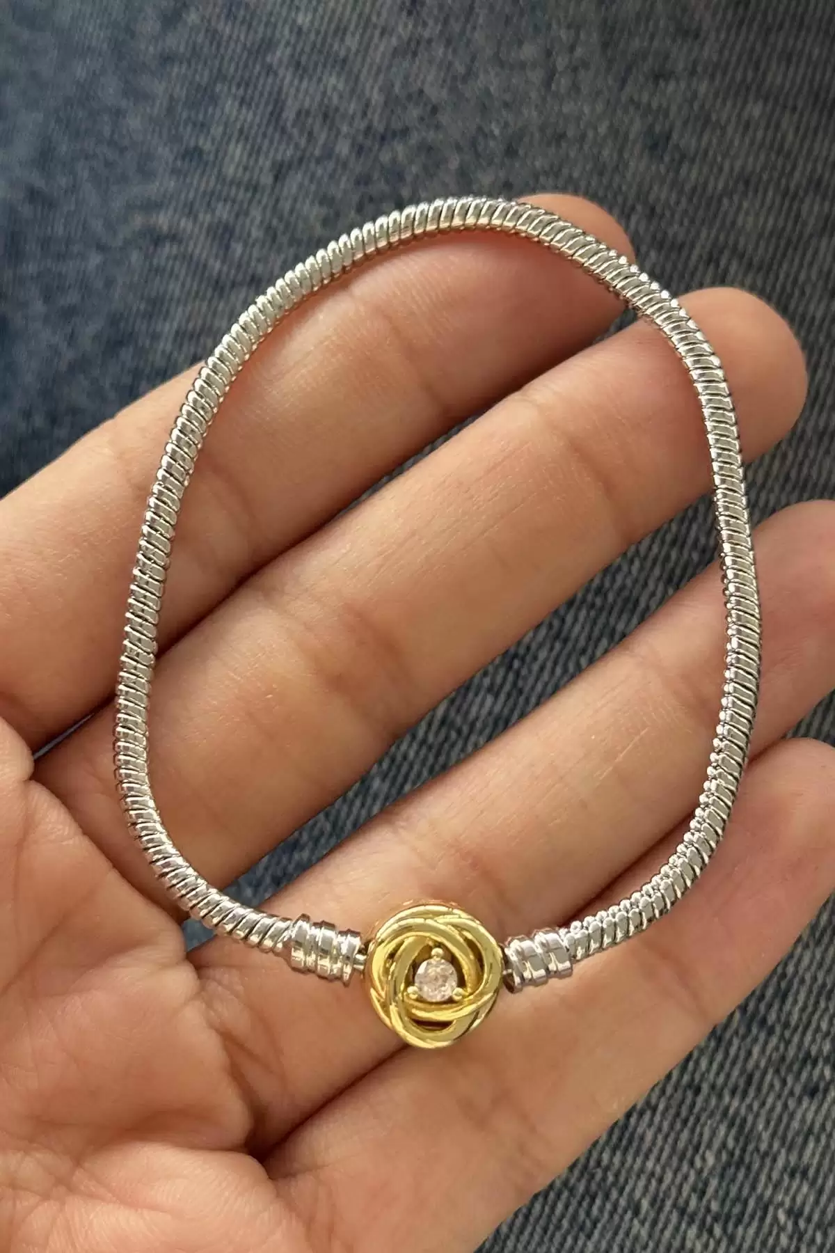 Gümüş Ve Altın Renk Gül Figürlü Charm Takılabilir Pandora Bileklik