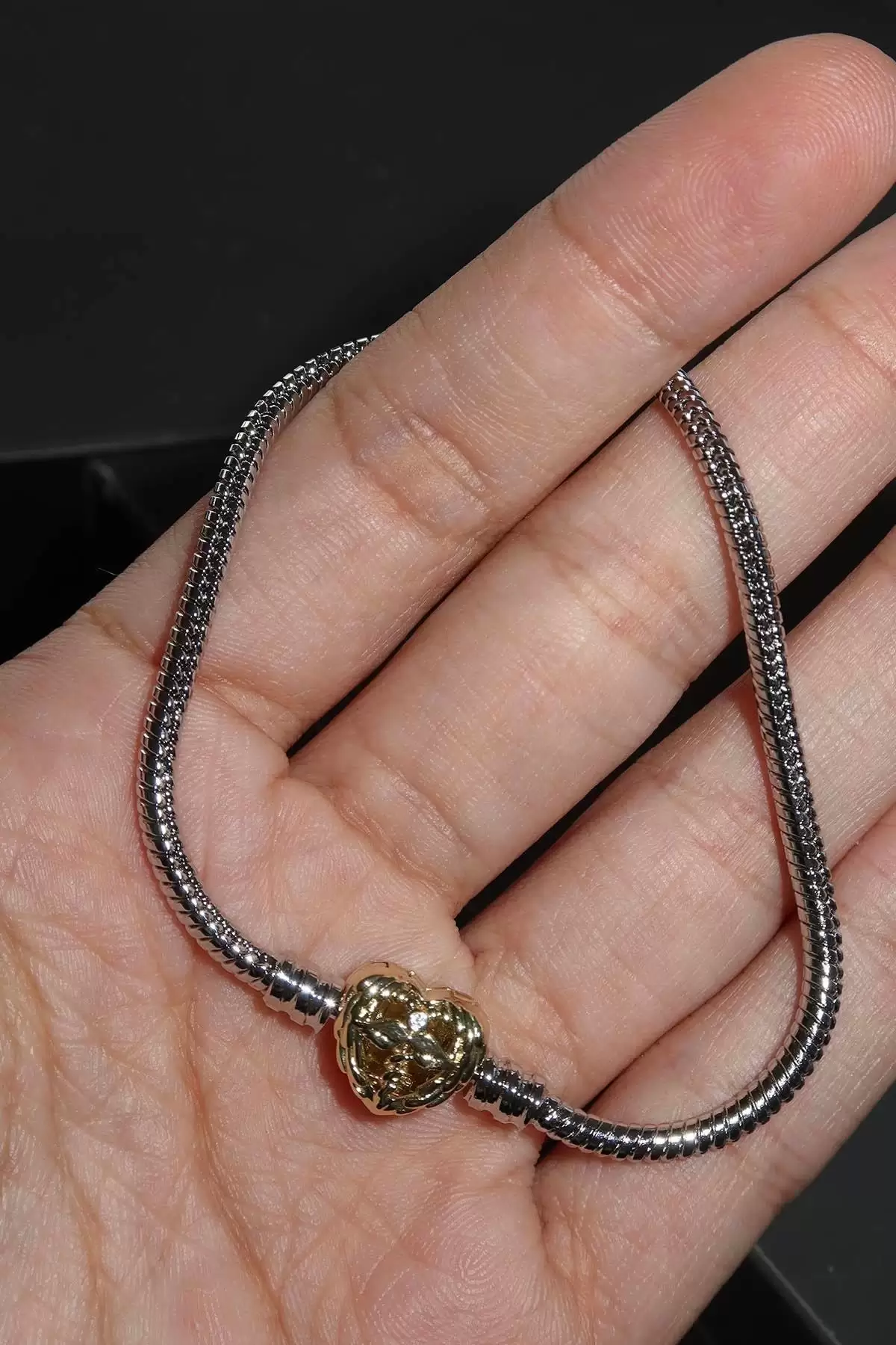 Gümüş ve Altın Renk Kalp Figürlü Charm Takılabilir Pandora Bileklik