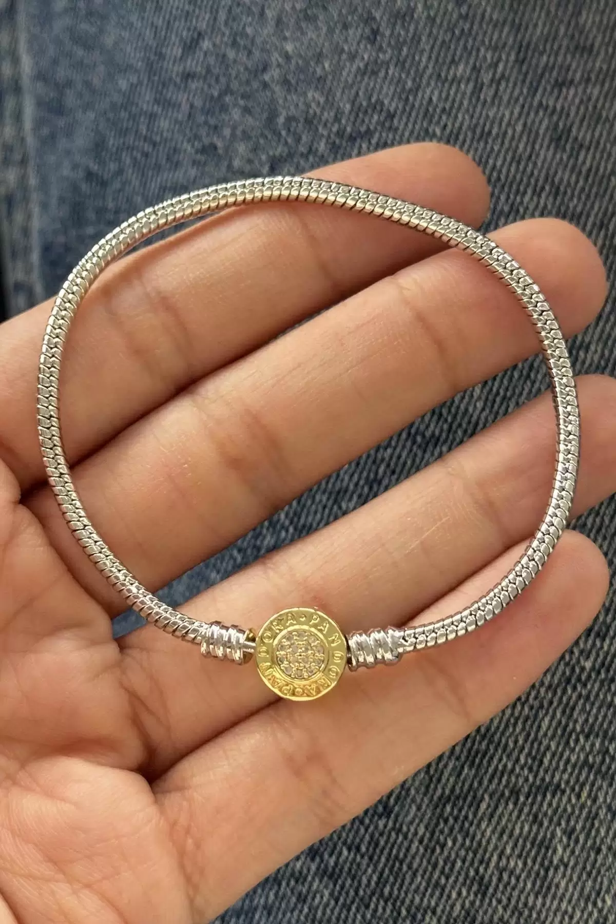 Gümüş Ve Altın Renk Taş Detaylı Charm Takılabilir Pandora Bileklik