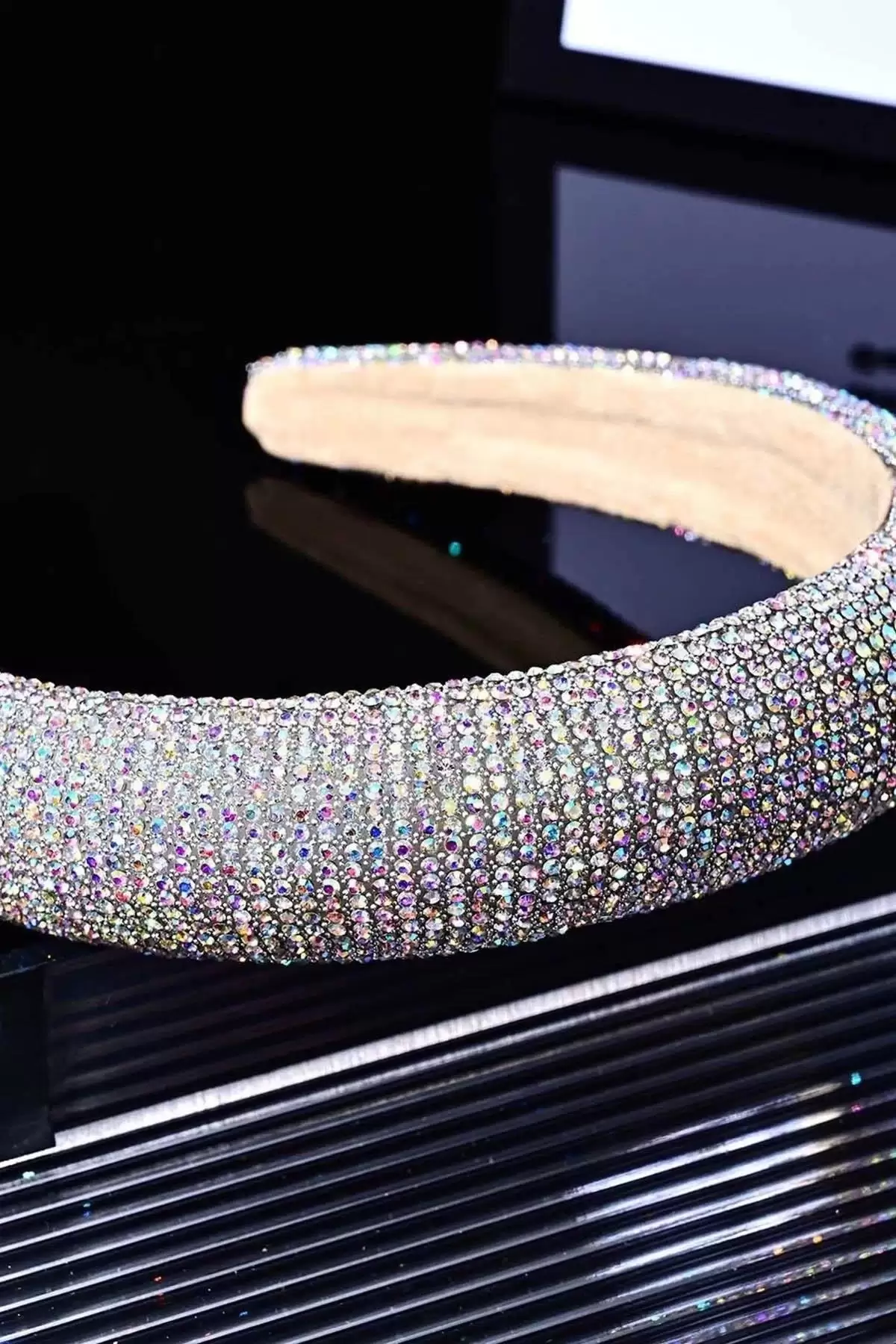 Hologramlı Gümüş Renk Taş Detaylı Taç