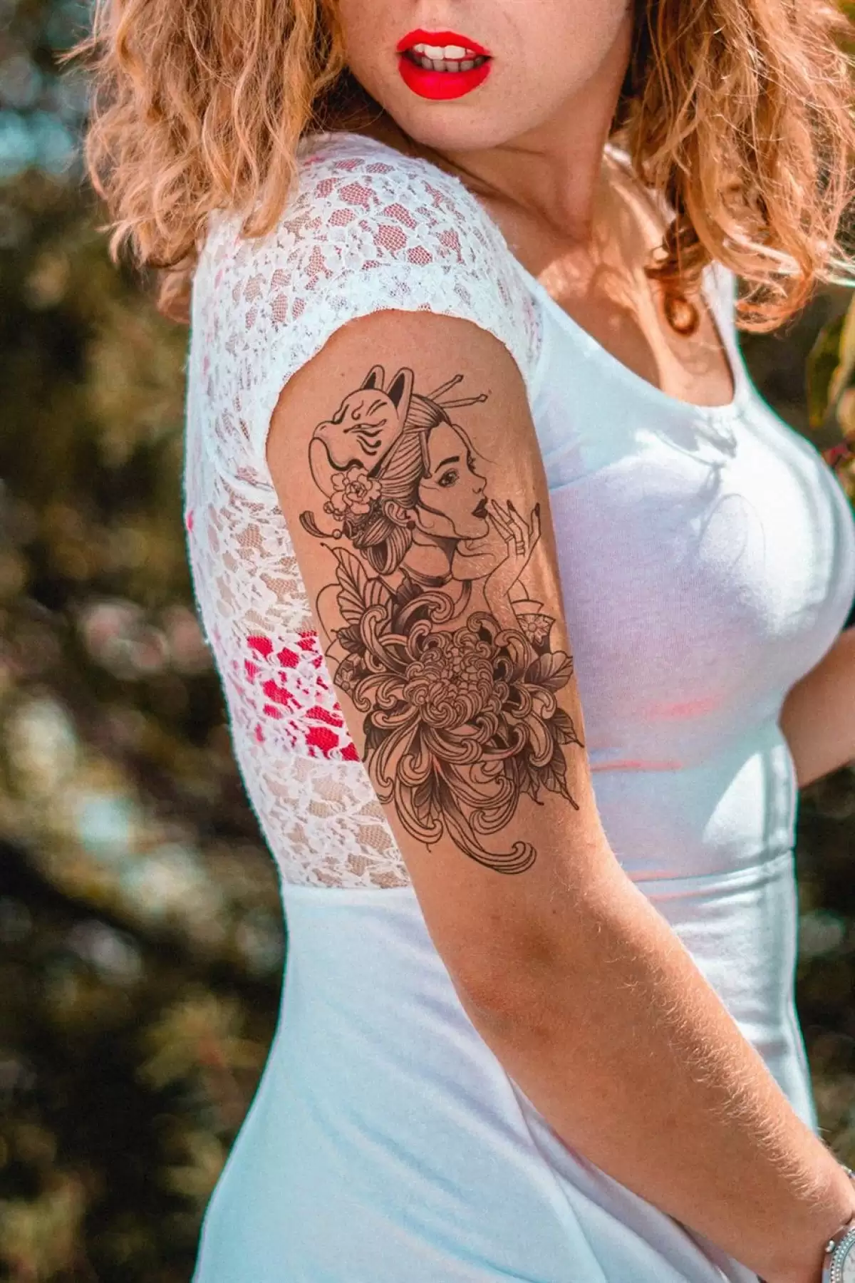 Kadın ve Çiçek Geçici Dövme Tattoo