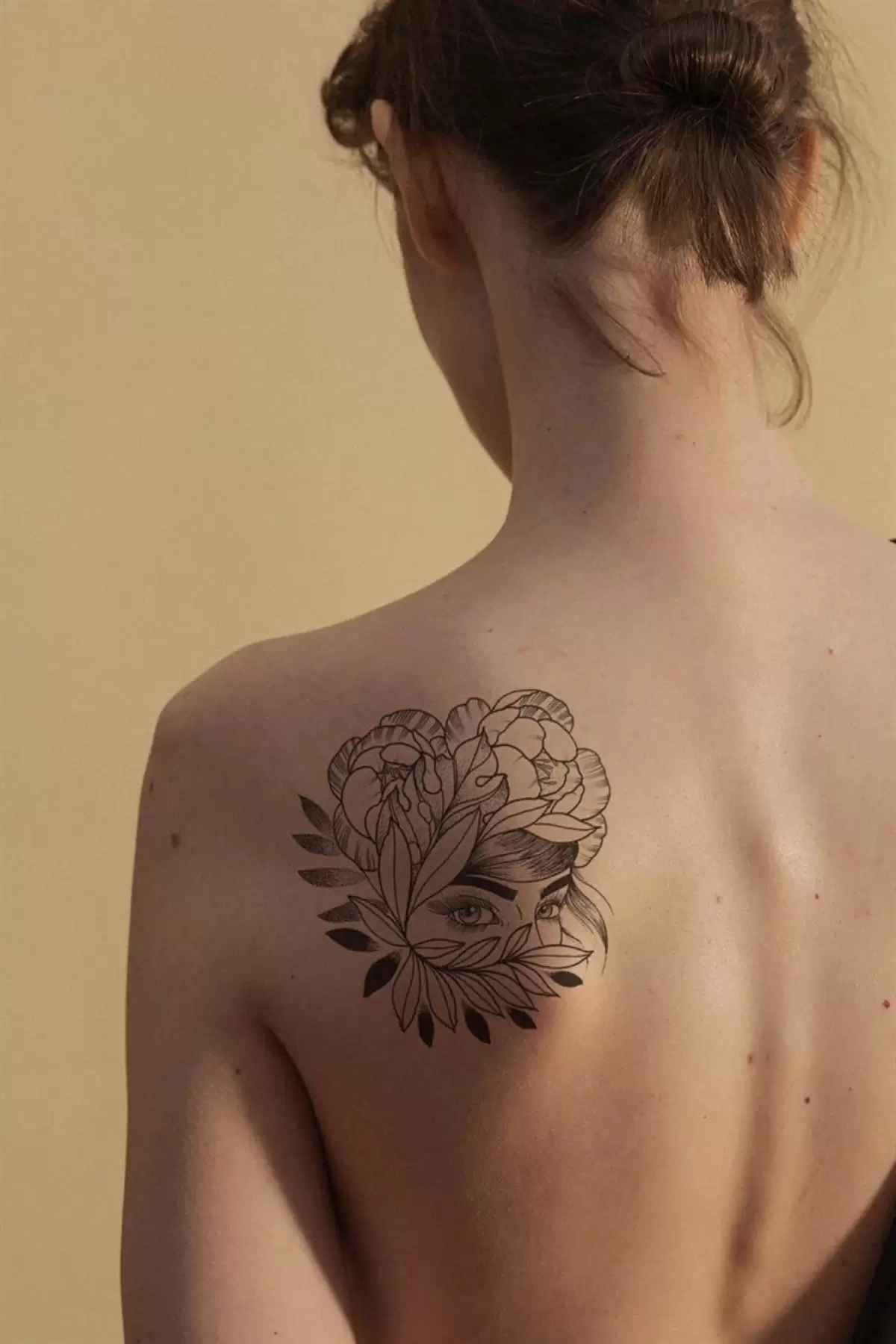 Kadın ve Çiçek Modelli Geçici Dövme Tattoo