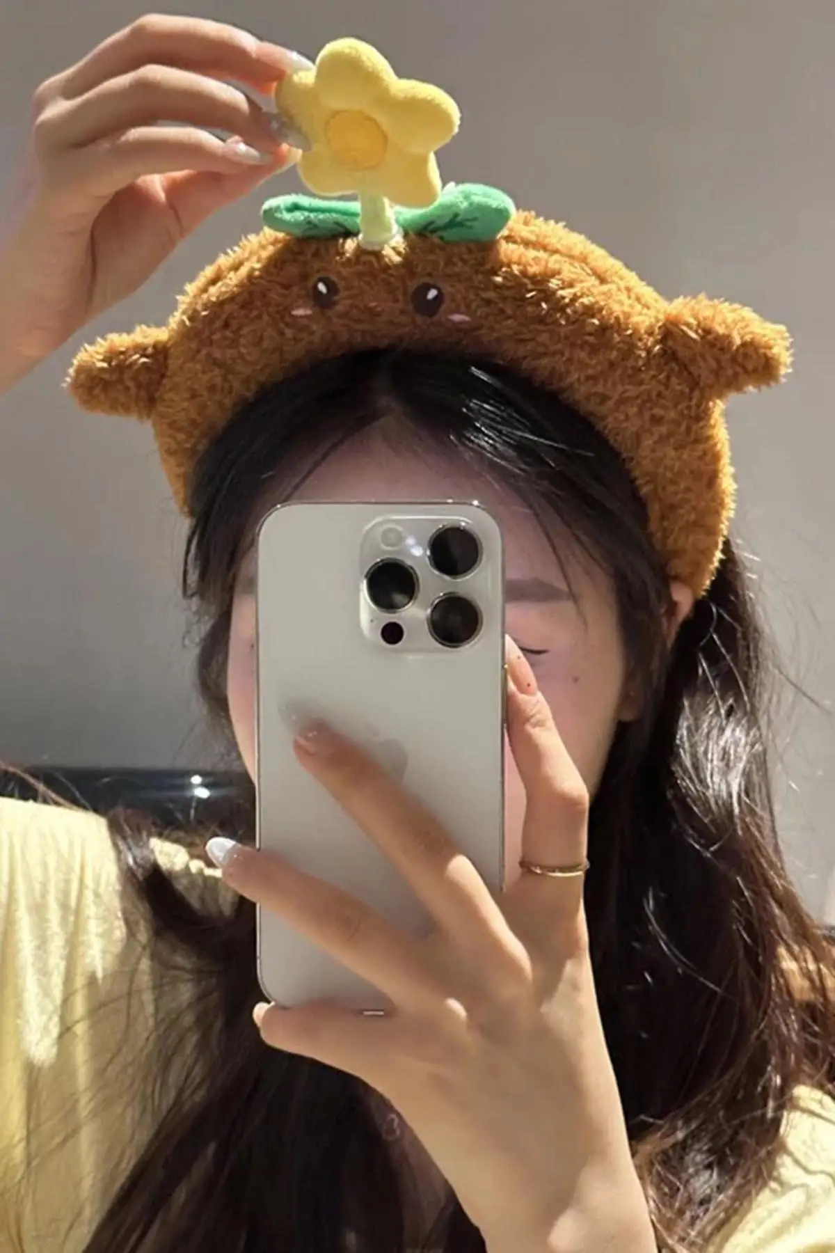 Kahverengi Dönen Çiçek Detaylı Peluş Taç