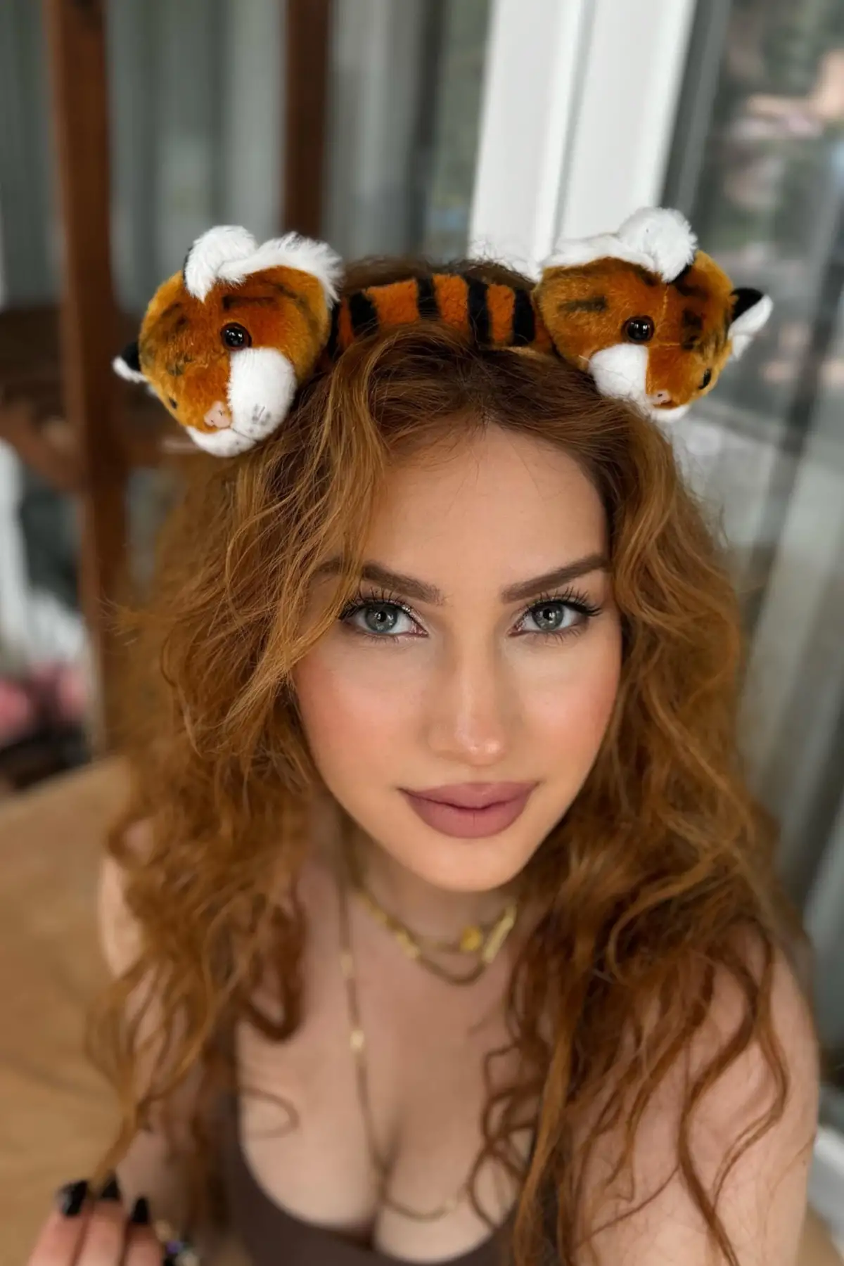 Kahverengi Kaplan Figürlü Peluş Taç