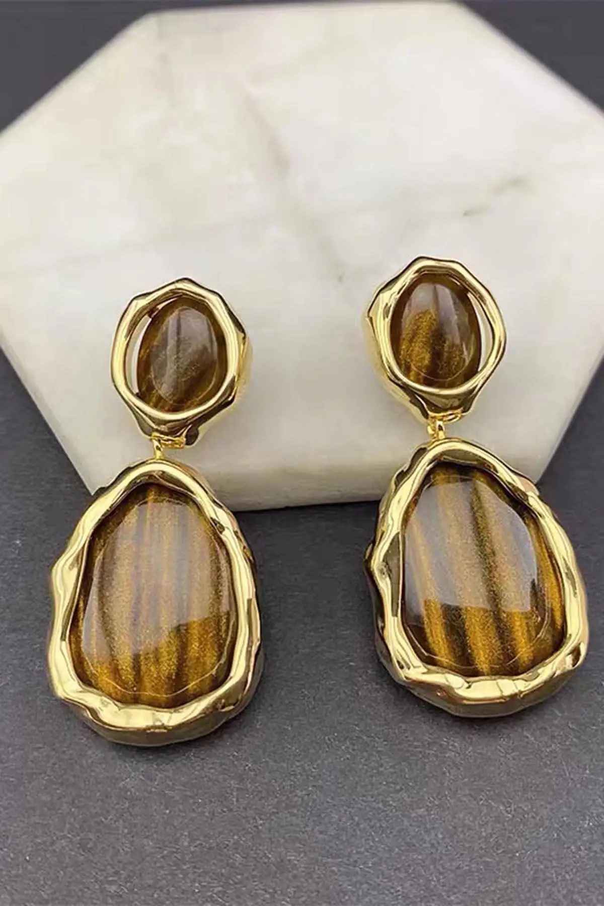 Kahverengi Sallantılı Metal Küpe (Çift)