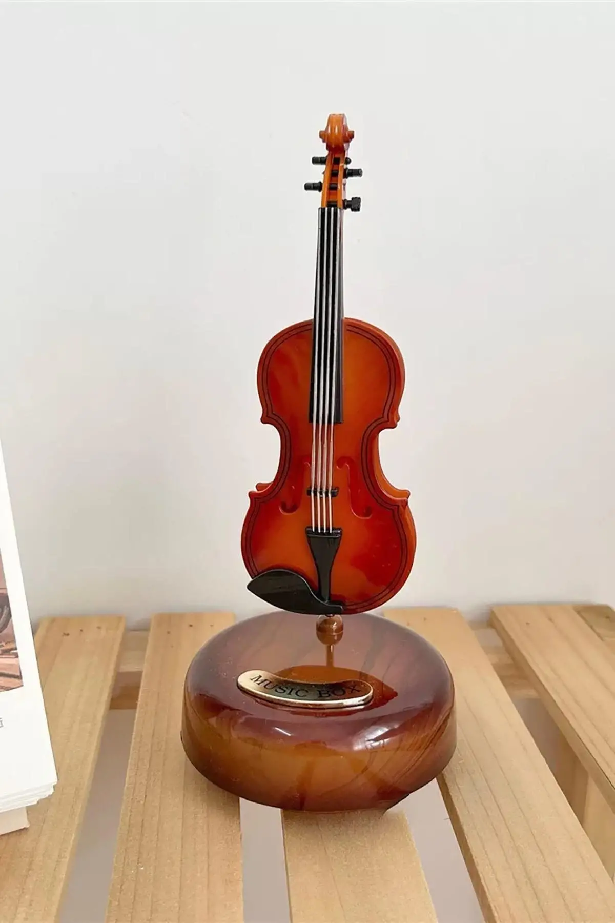 Kahverengi Solo Hareketli Keman Müzik Kutusu