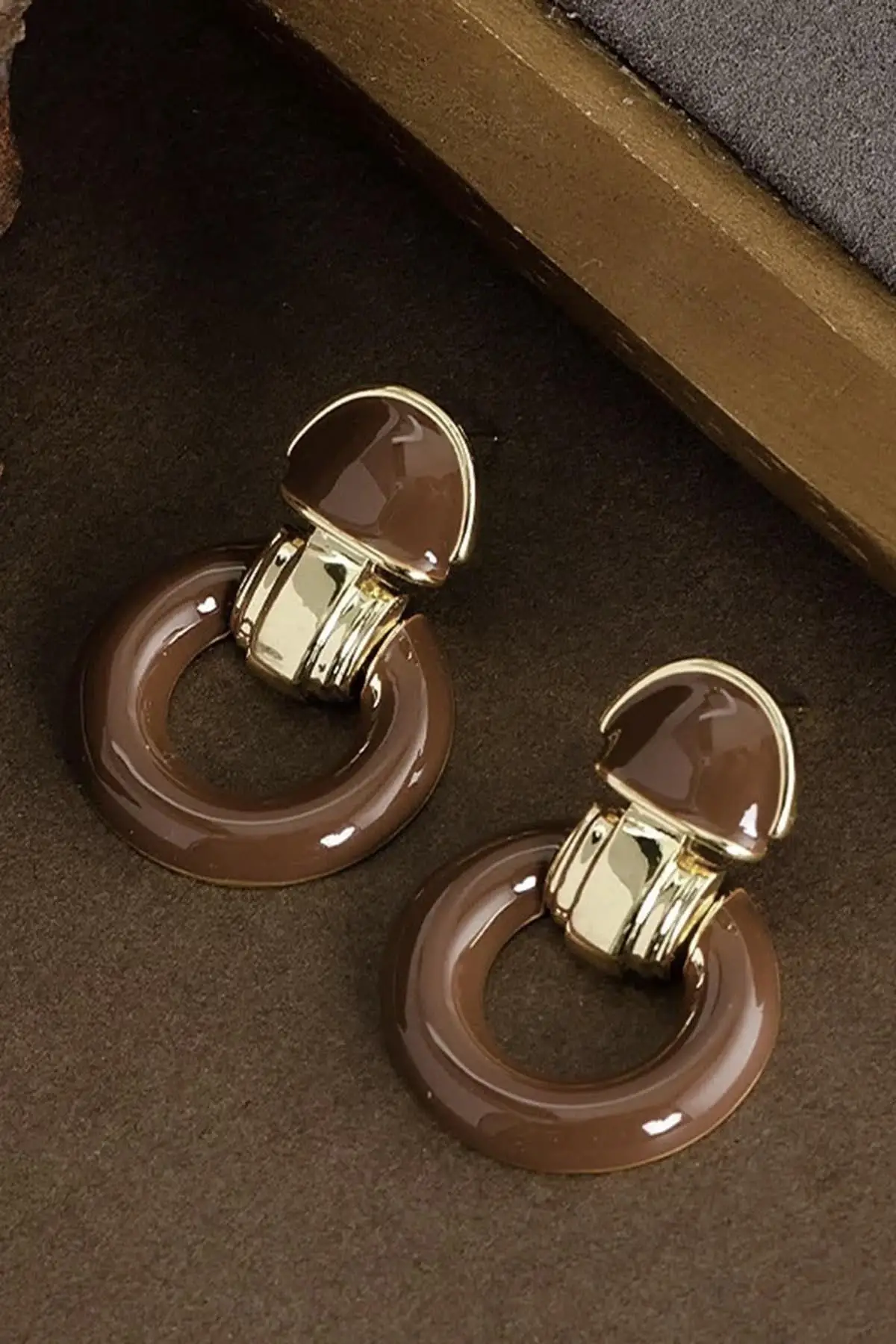 Kahverengi Yuvarlak Detaylı Küpe (Çift)