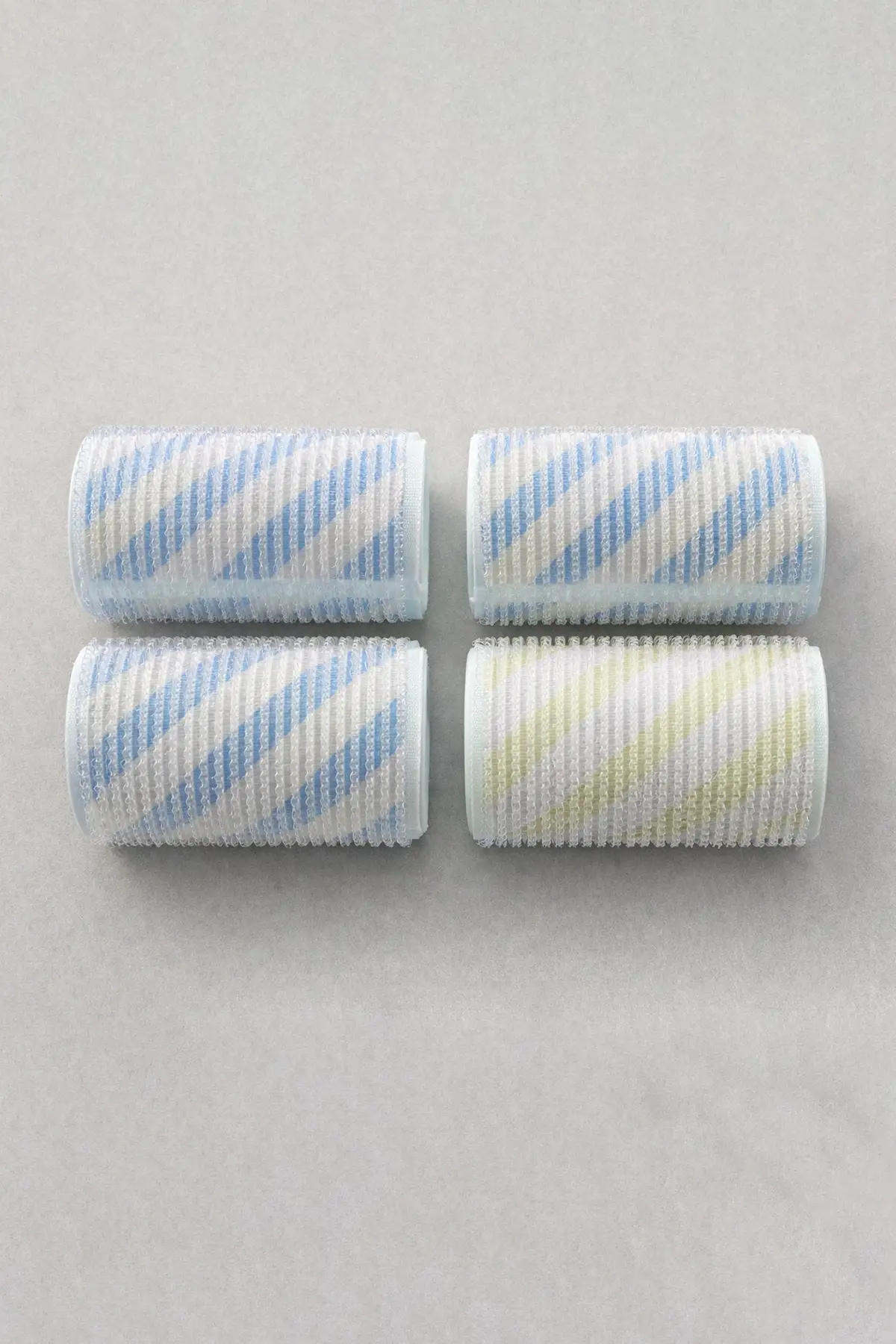 Karışık Renk 4 Adet Bigudi Cırtlı/ Yapışkanlı Saç Bigudisi /Orta Boy