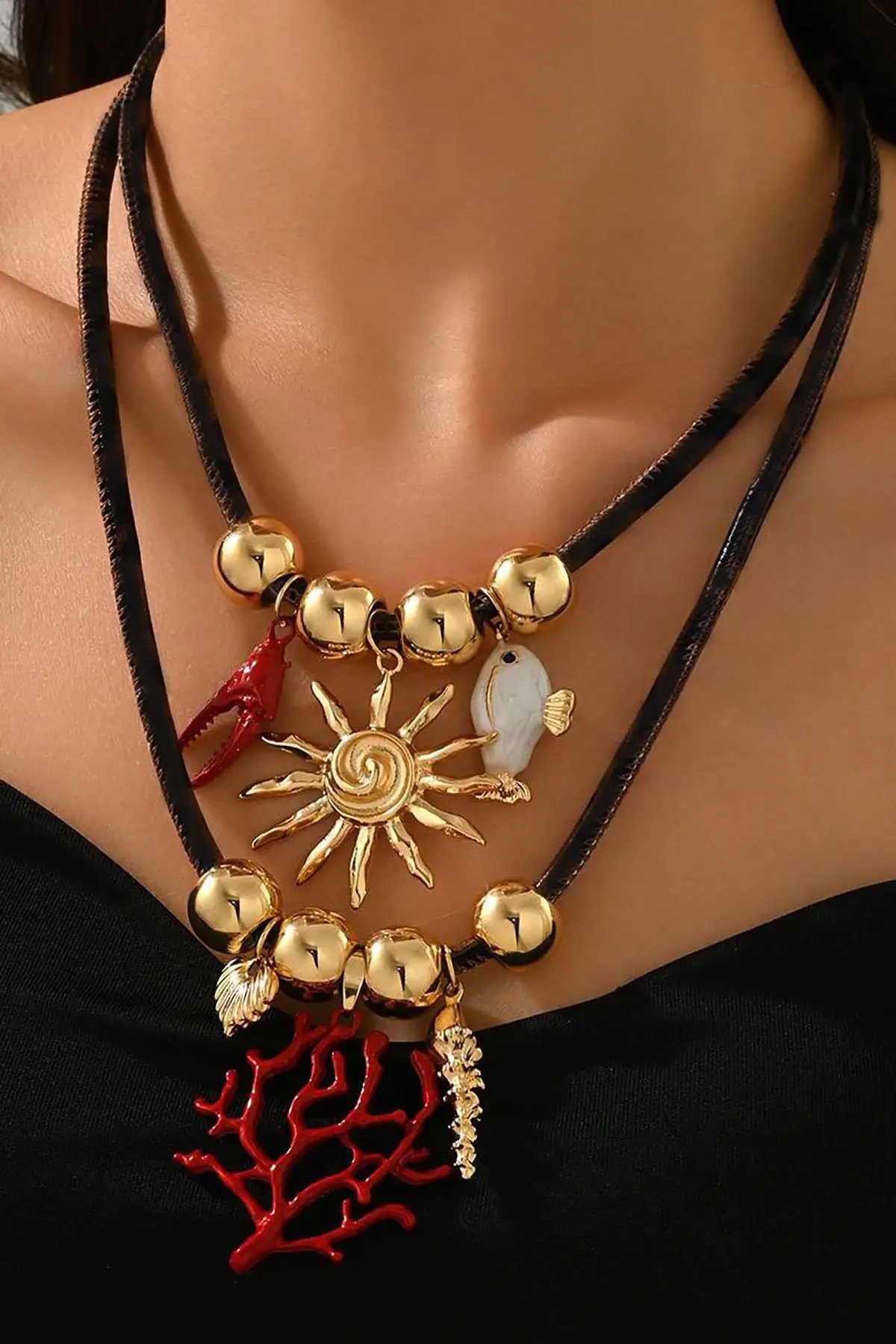 Karışık Renk Charmlı Tasarım Kolye