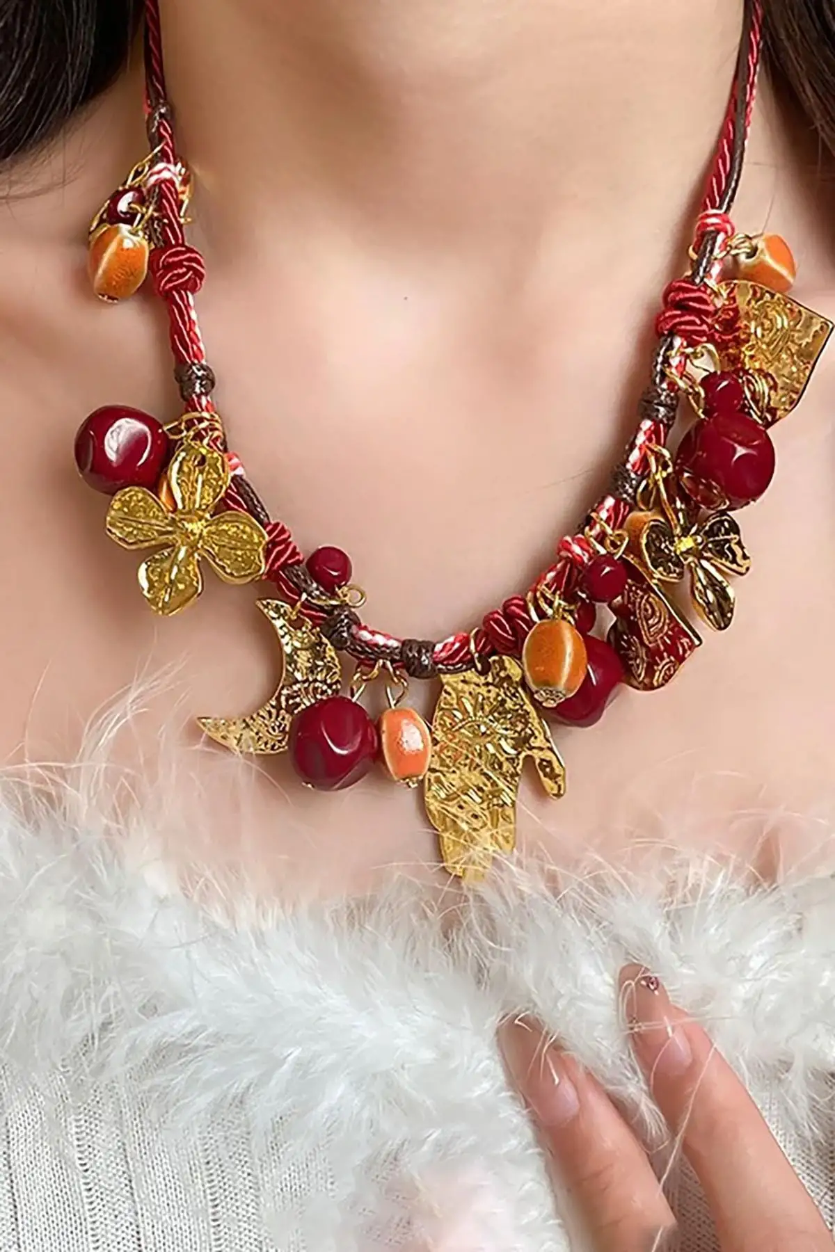 Karışık Renk Charmlı Tasarım Kolye