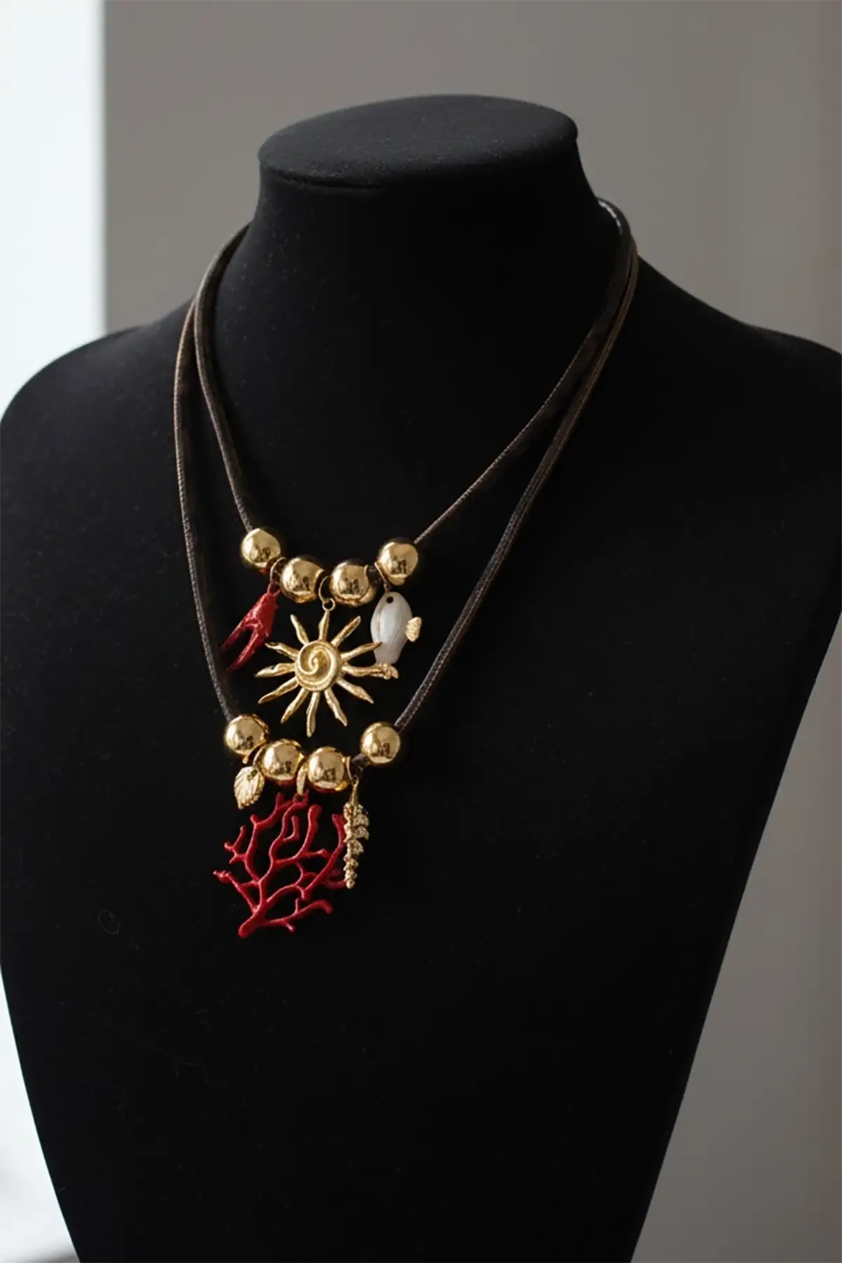 Karışık Renk Charmlı Tasarım Kolye