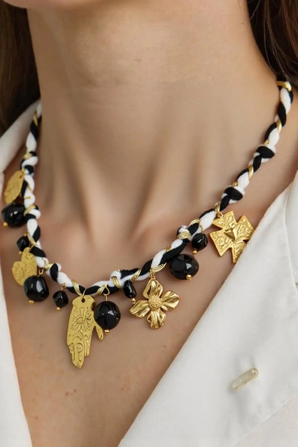 Karışık Renk Charmlı Tasarım Kolye