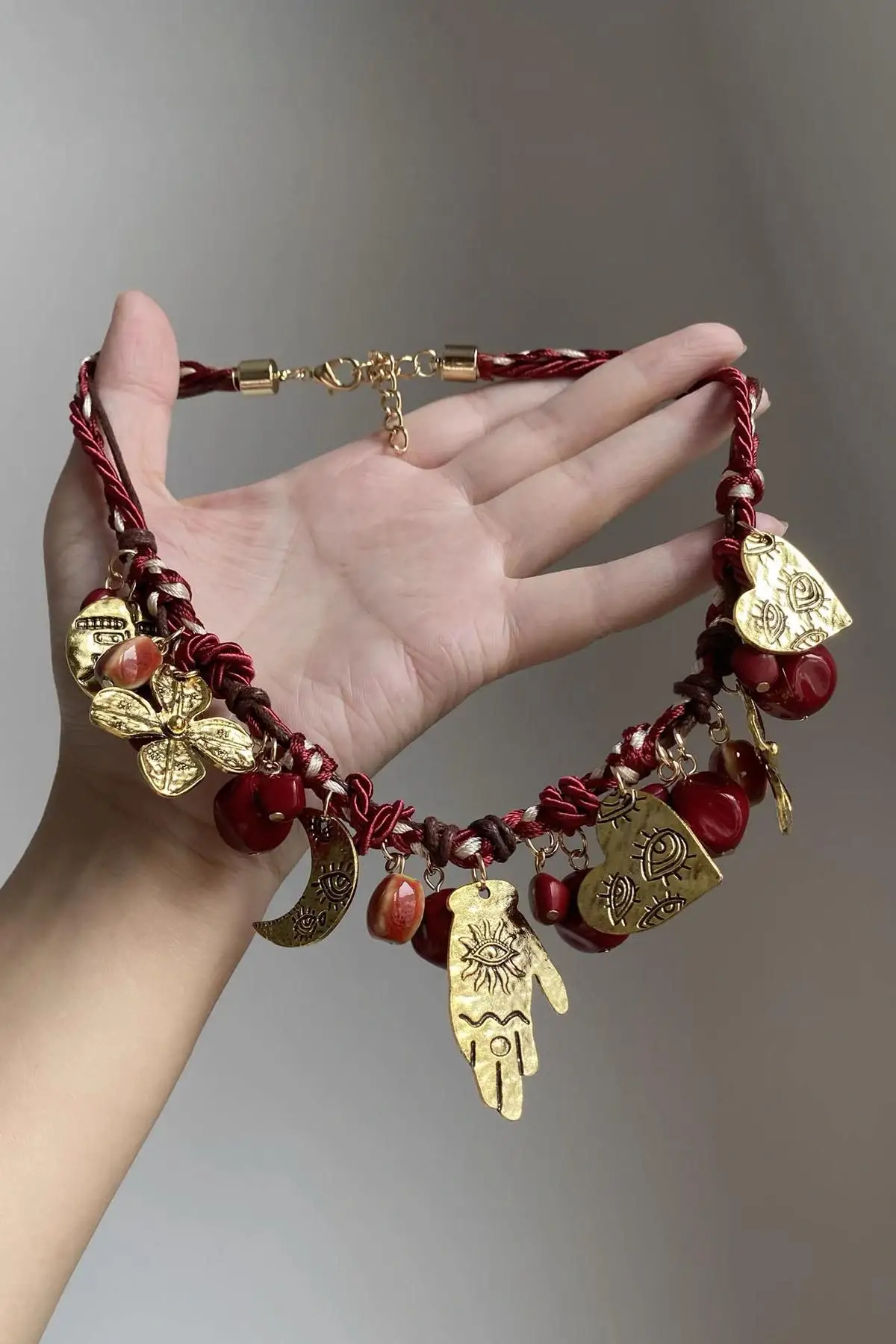 Karışık Renk Charmlı Tasarım Kolye