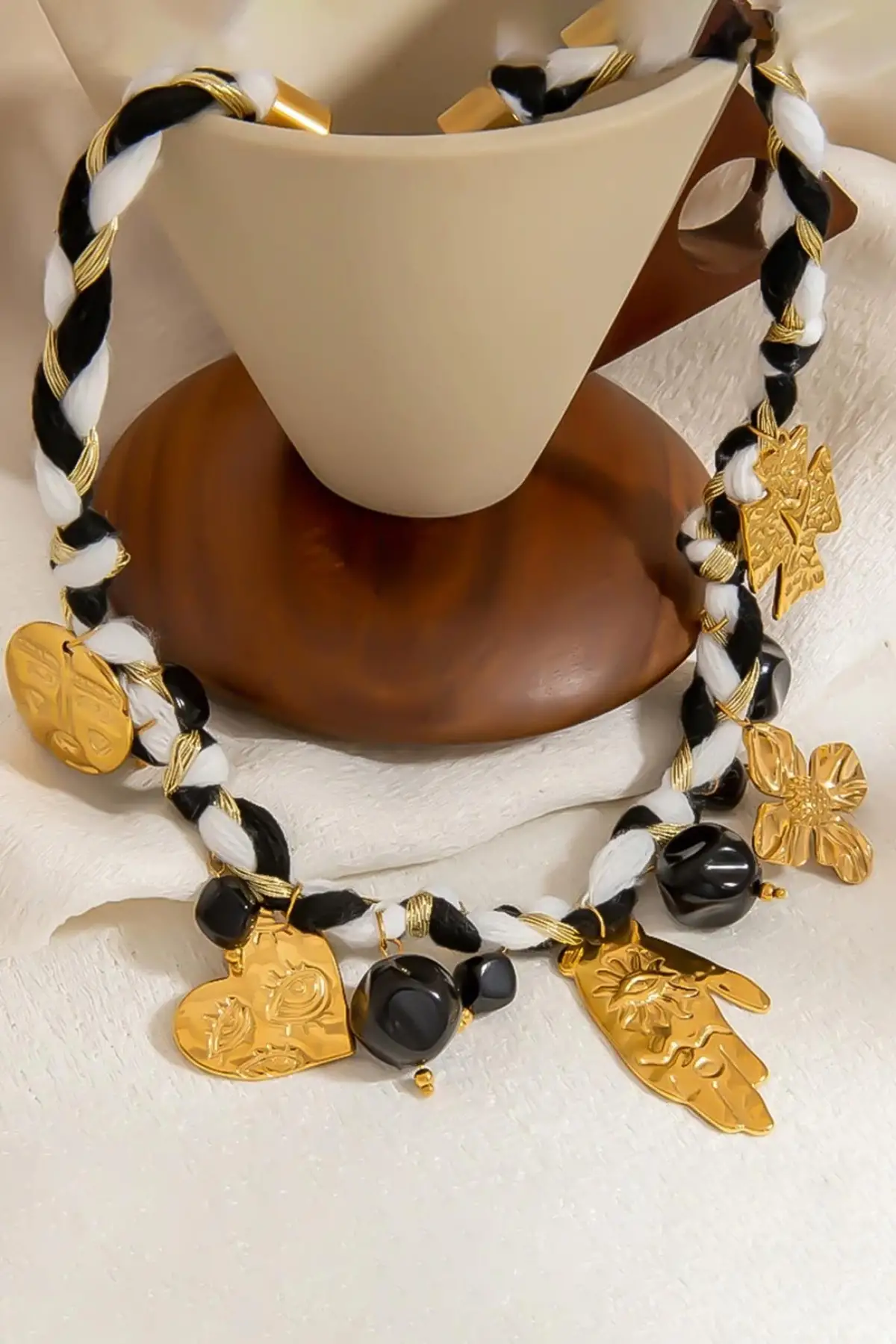 Karışık Renk Charmlı Tasarım Kolye