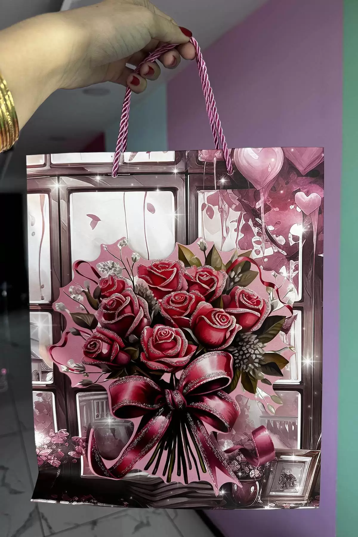 Karışık Renk Gül Figürlü 3D Görünümlü Karton Çanta